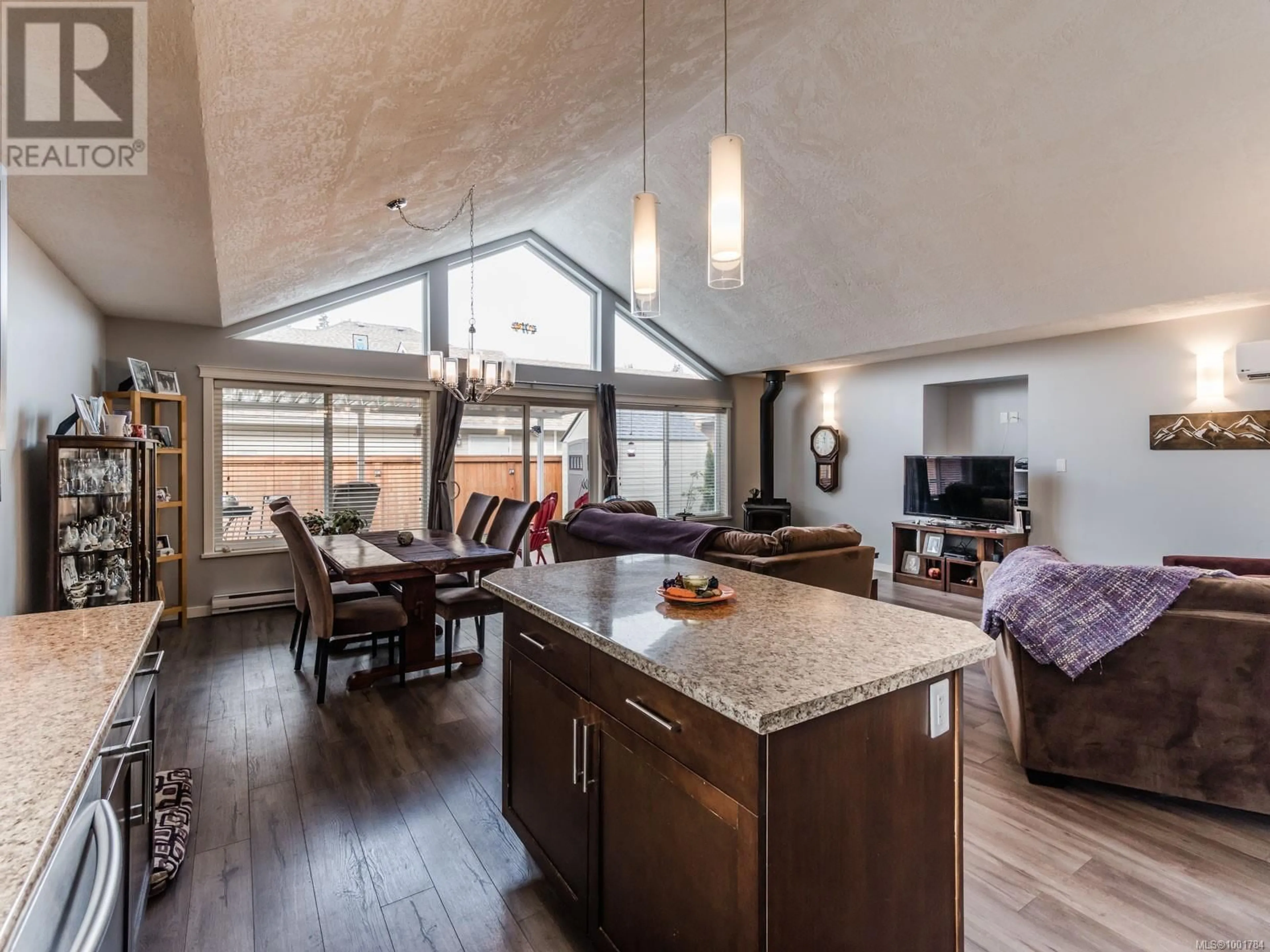 Open concept kitchen, unknown for 1337 4TH AVENUE, Ladysmith British Columbia V9G1R4