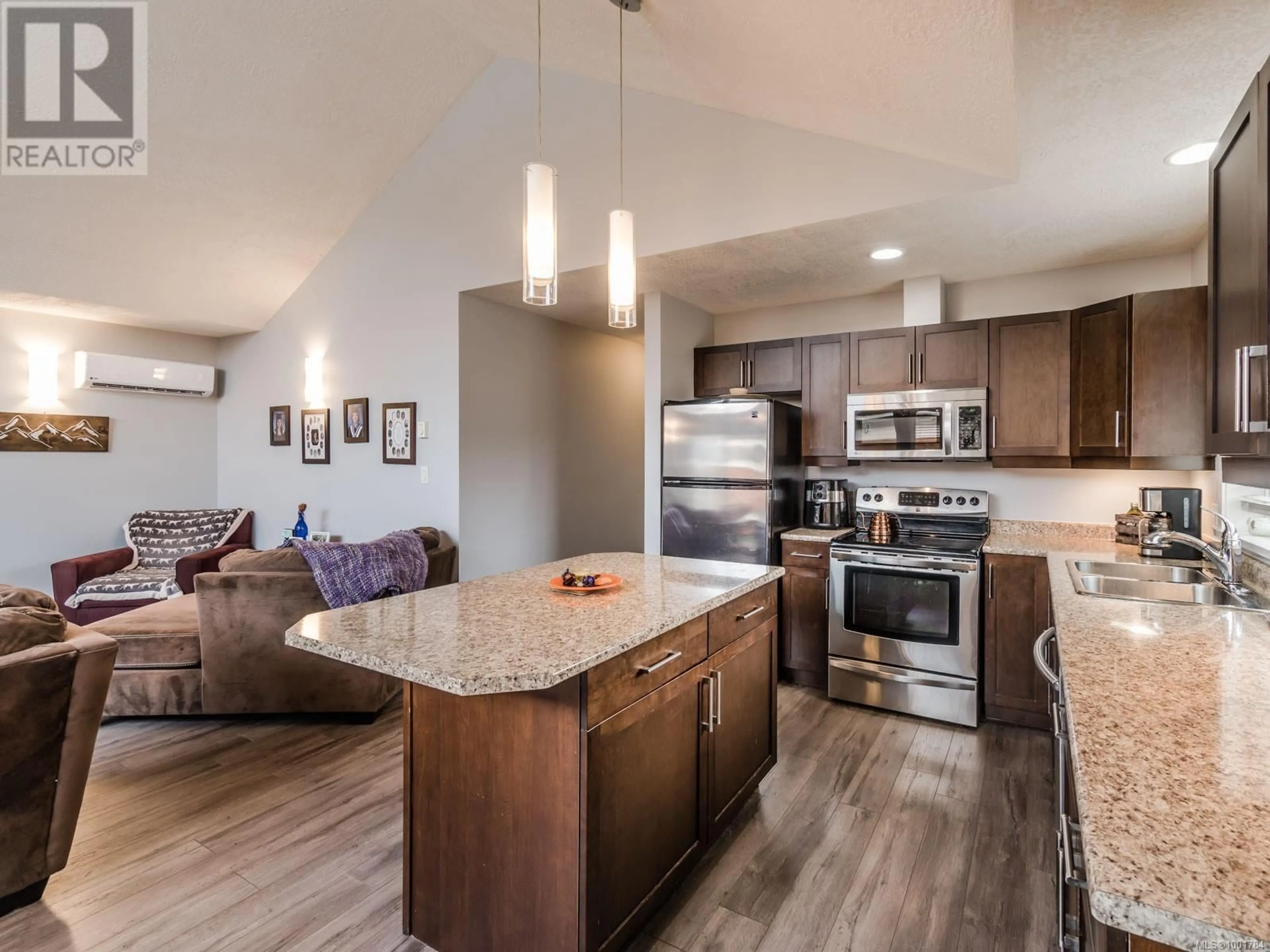 Open concept kitchen, unknown for 1337 4TH AVENUE, Ladysmith British Columbia V9G1R4