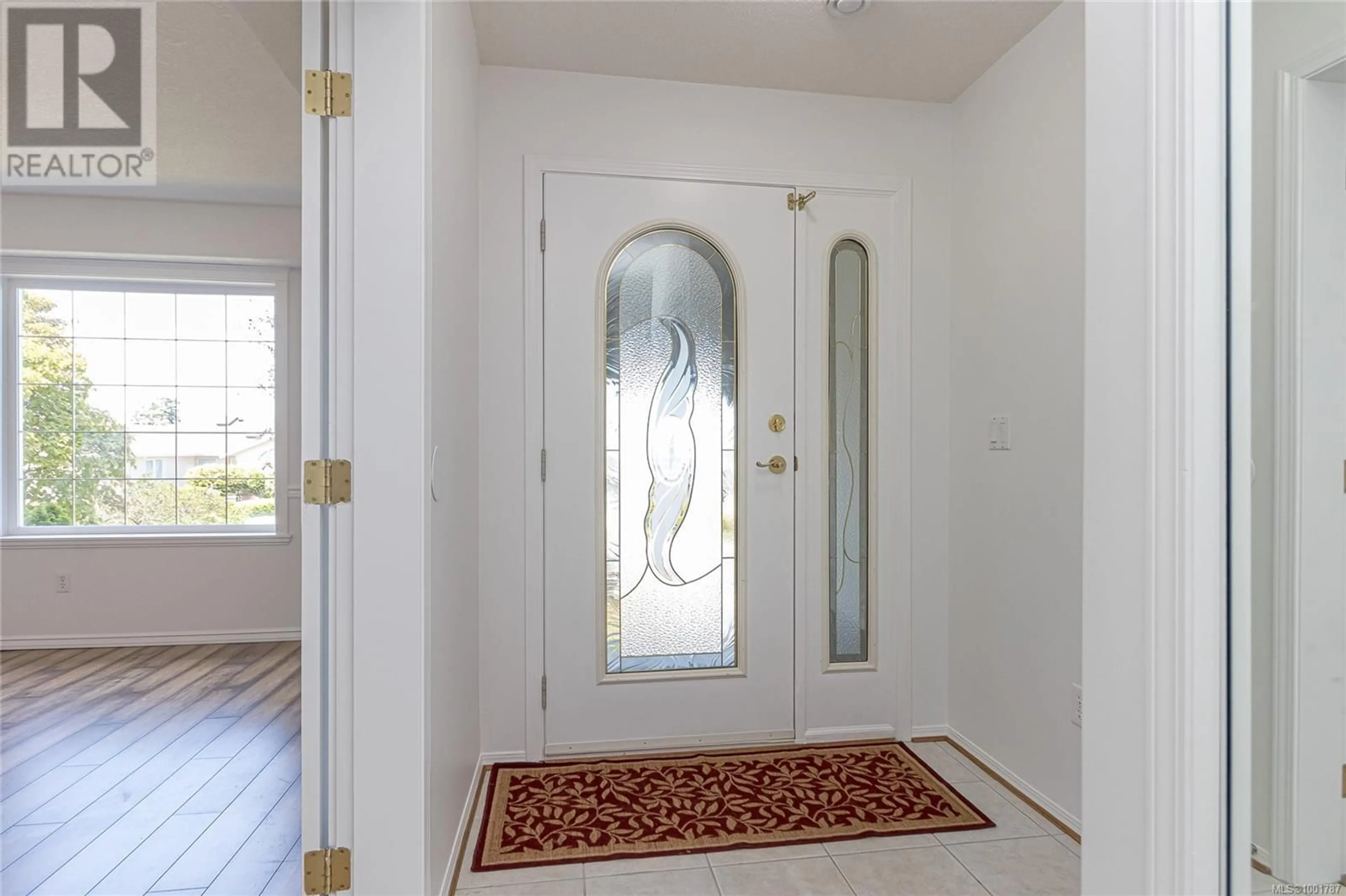 Indoor entryway for 6573 PELICAN WAY, Nanaimo British Columbia V9V1P9