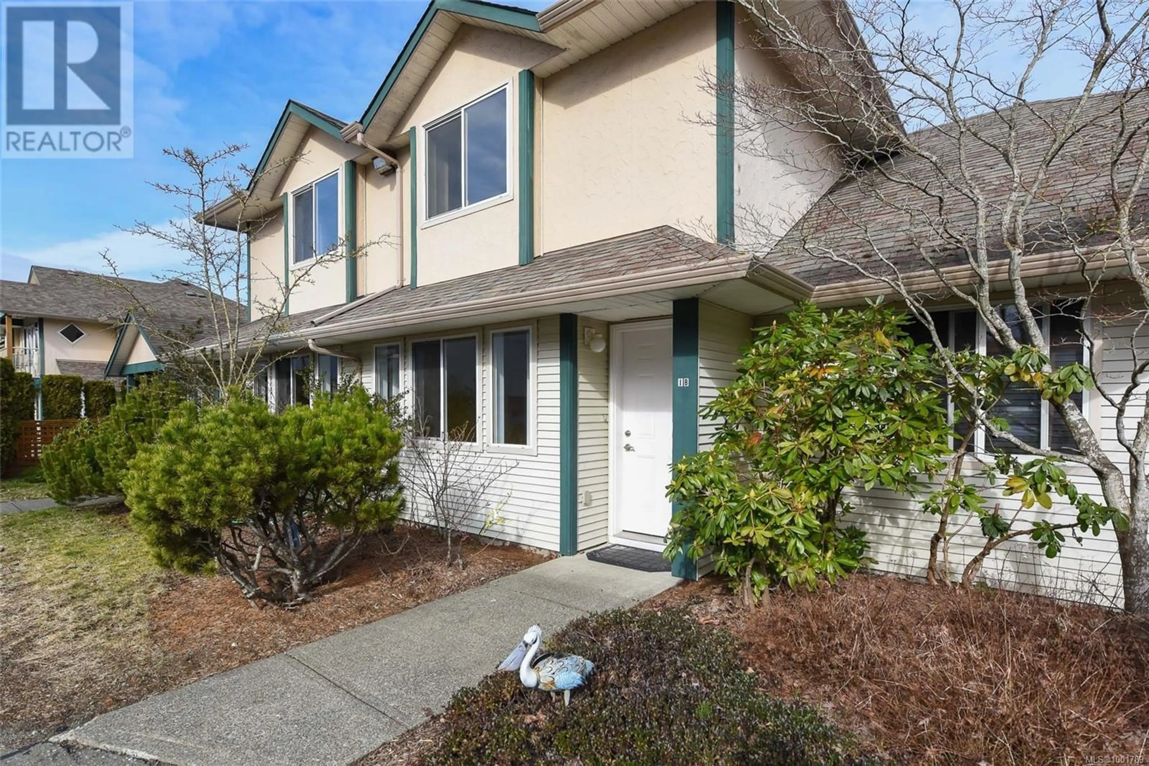 Home with vinyl exterior material, street for 1B - 851 5TH STREET, Courtenay British Columbia V9N1K8