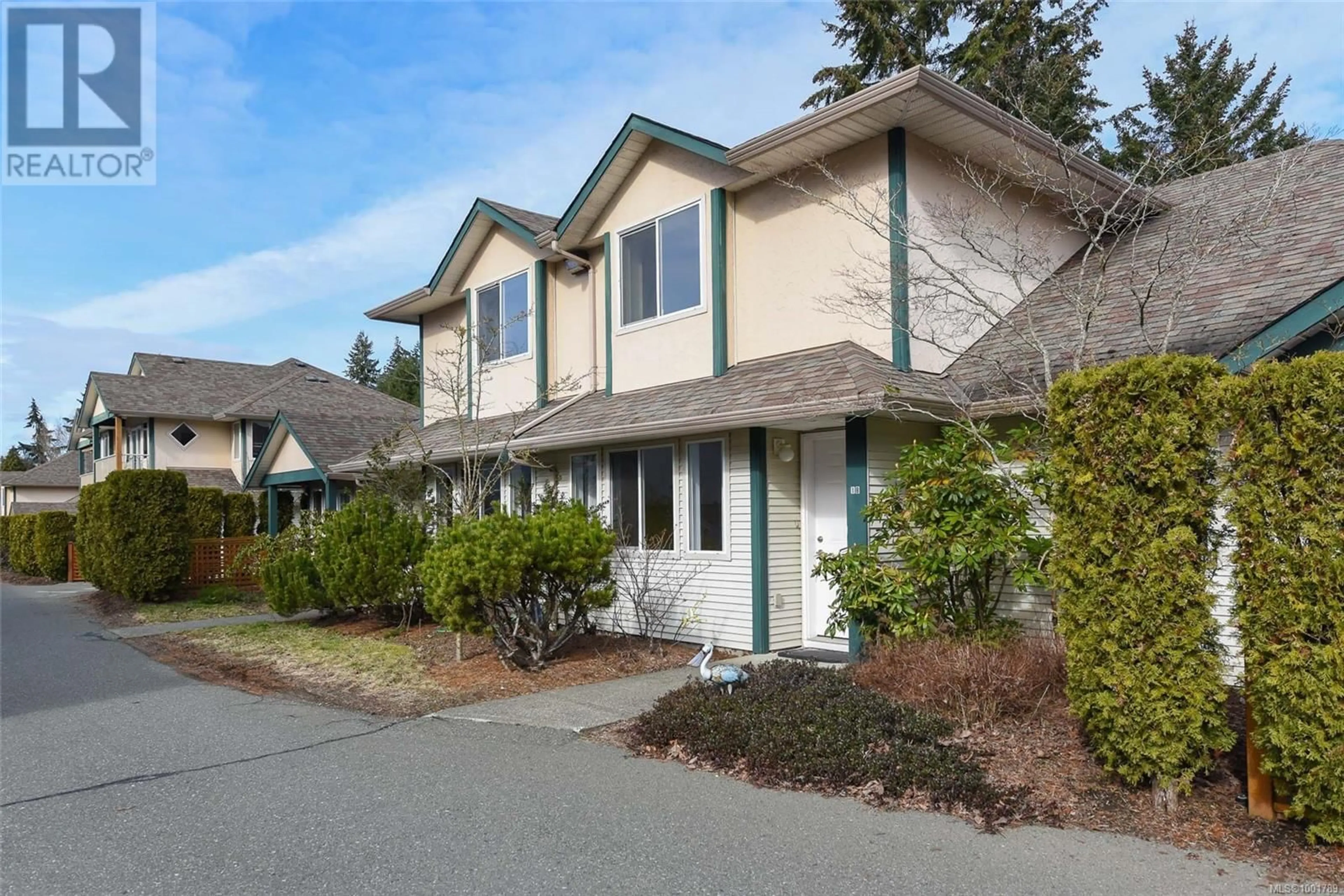Home with vinyl exterior material, street for 1B - 851 5TH STREET, Courtenay British Columbia V9N1K8