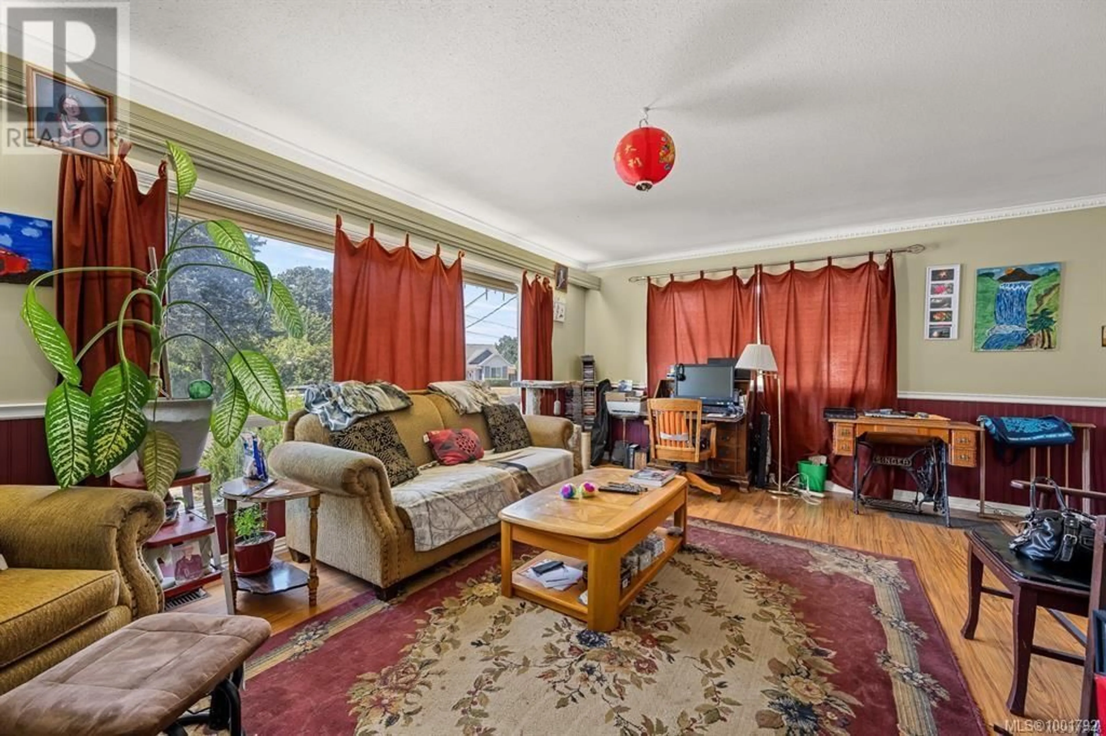 Living room with furniture, unknown for 4732 OAKRIDGE DRIVE, Courtenay British Columbia V9N6A8