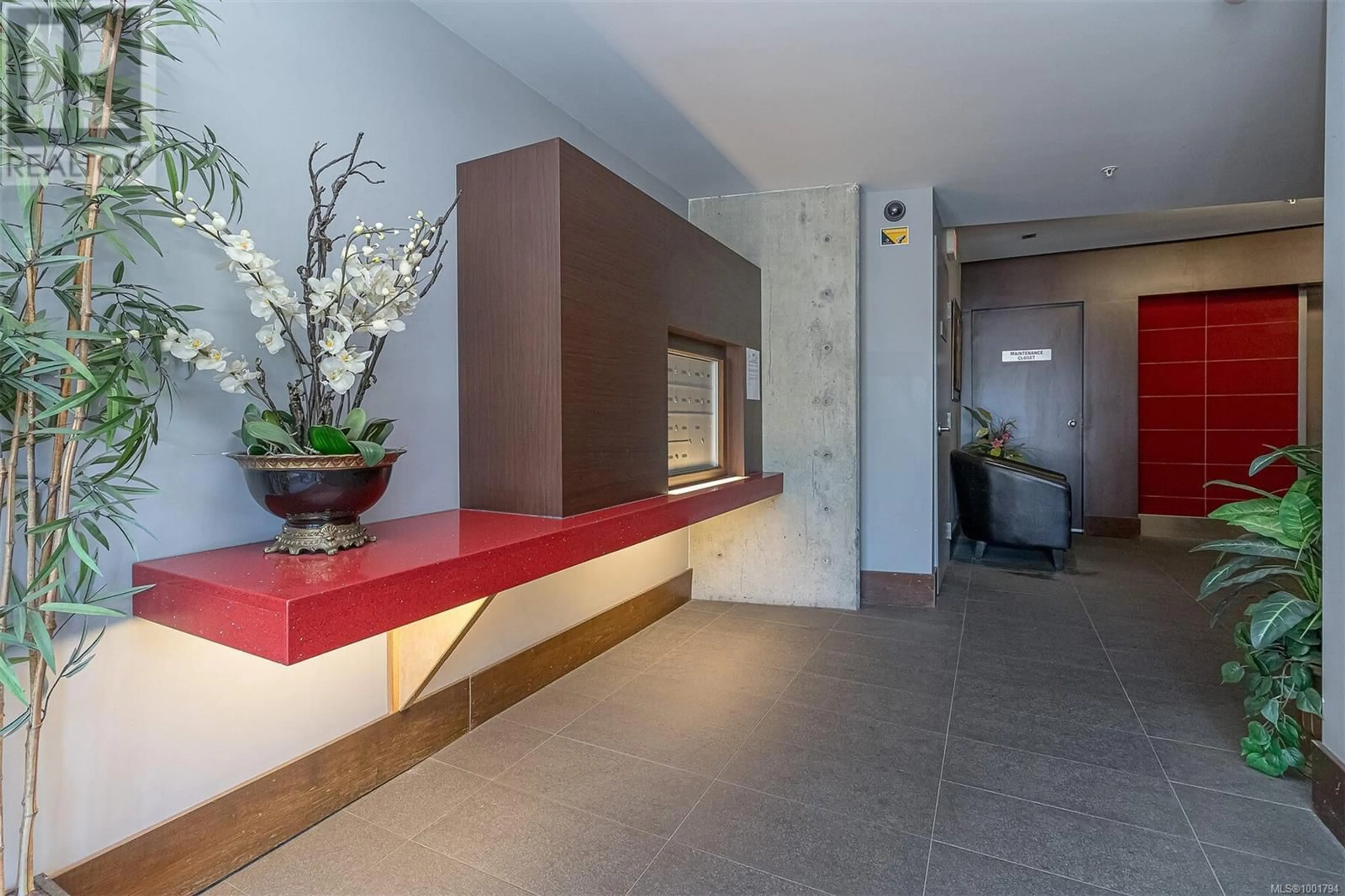 Lobby for 201 - 1008 TILLICUM ROAD, Esquimalt British Columbia V9A1Z8