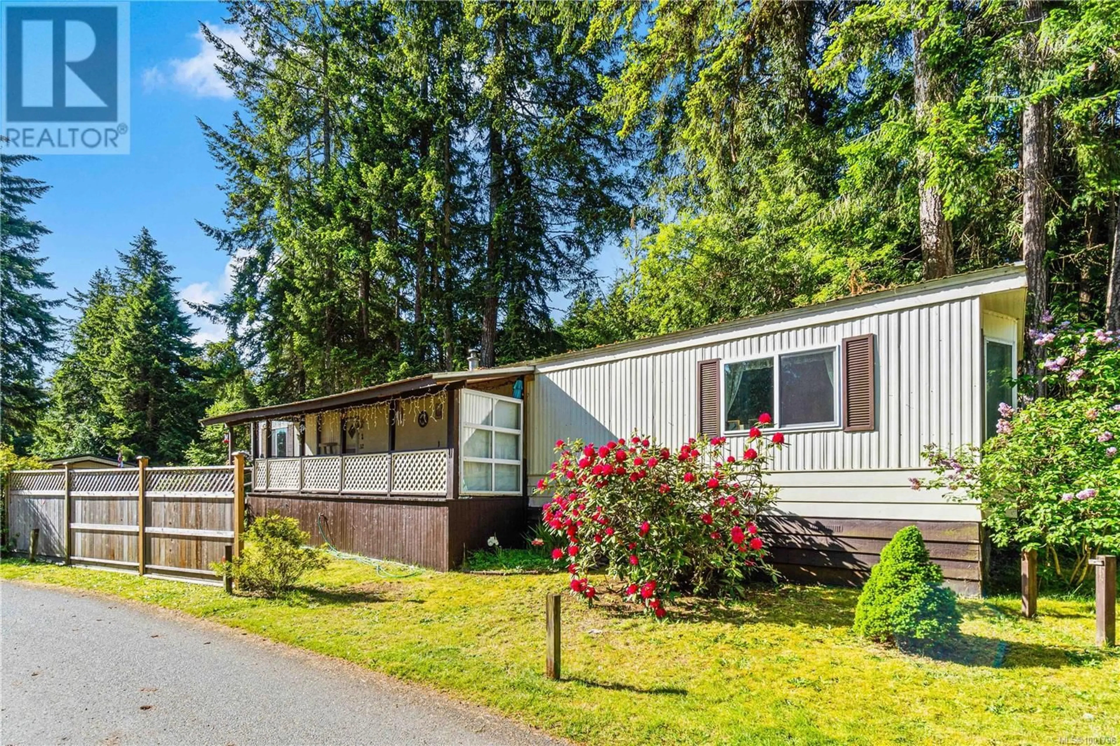 Home with vinyl exterior material, unknown for 32 - 3920 ISLAND HIGHWAY WEST, Qualicum Beach British Columbia V9K2C2