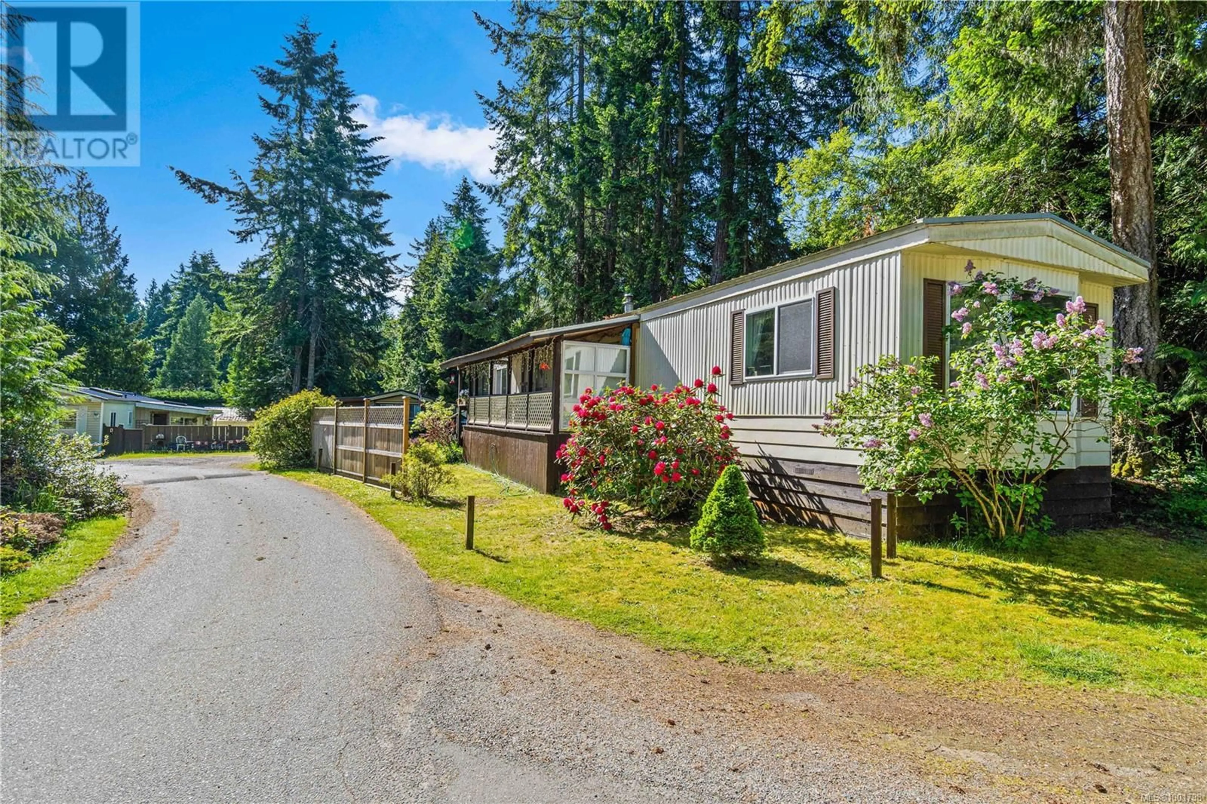 Home with vinyl exterior material, unknown for 32 - 3920 ISLAND HIGHWAY WEST, Qualicum Beach British Columbia V9K2C2
