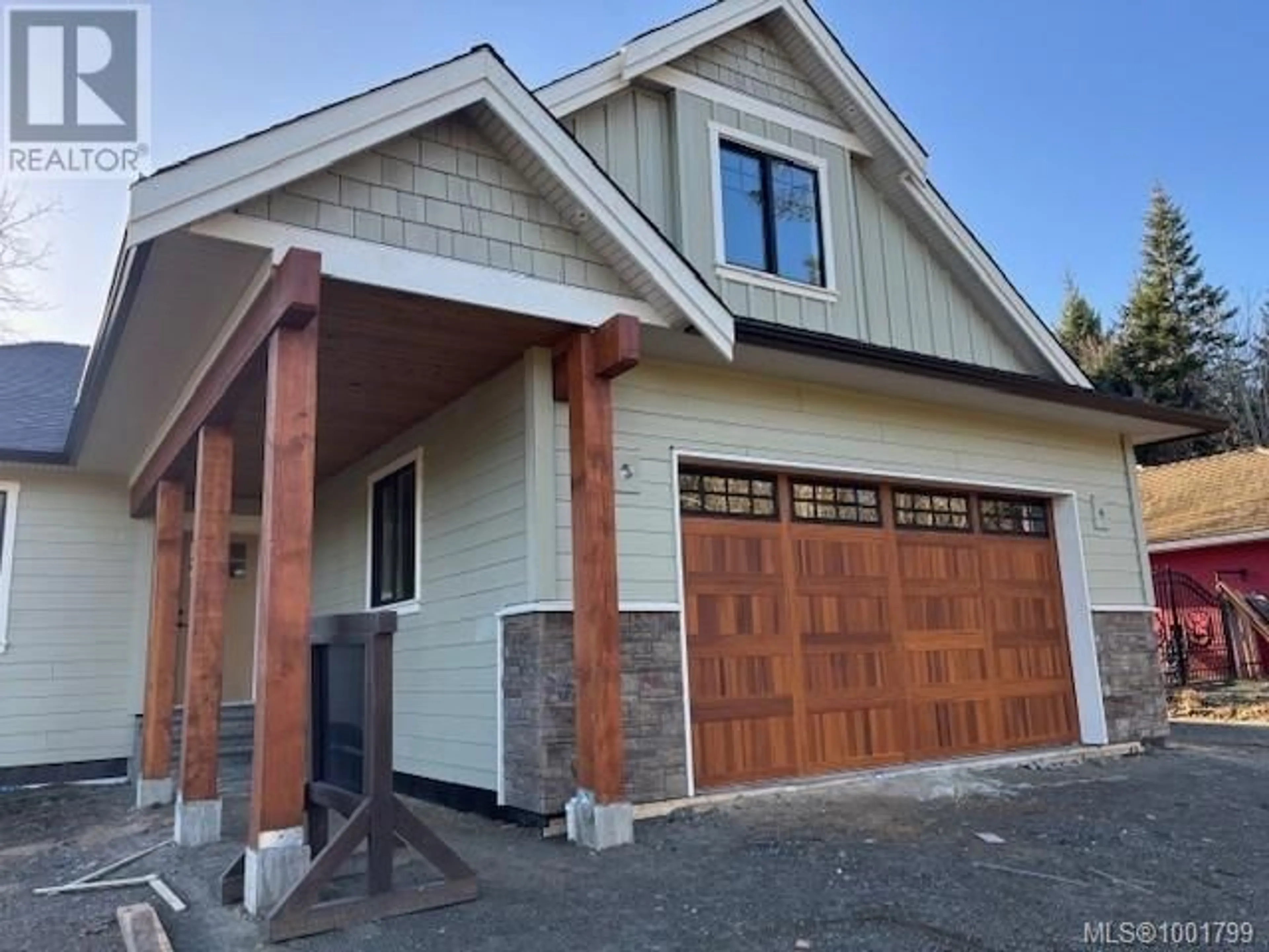 Home with vinyl exterior material, street for 770 SITKA STREET, Campbell River British Columbia V9H0G4