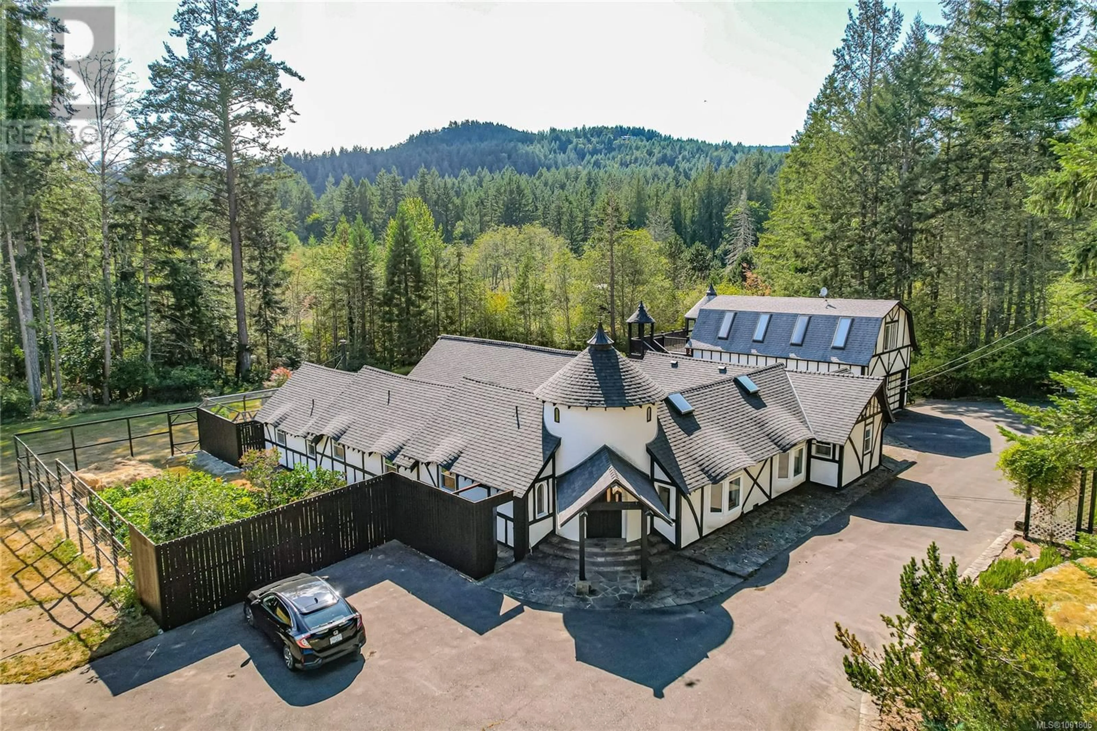 A pic from outside/outdoor area/front of a property/back of a property/a pic from drone, mountain view for 140 KITCHEN ROAD, Salt Spring British Columbia V8K2B3