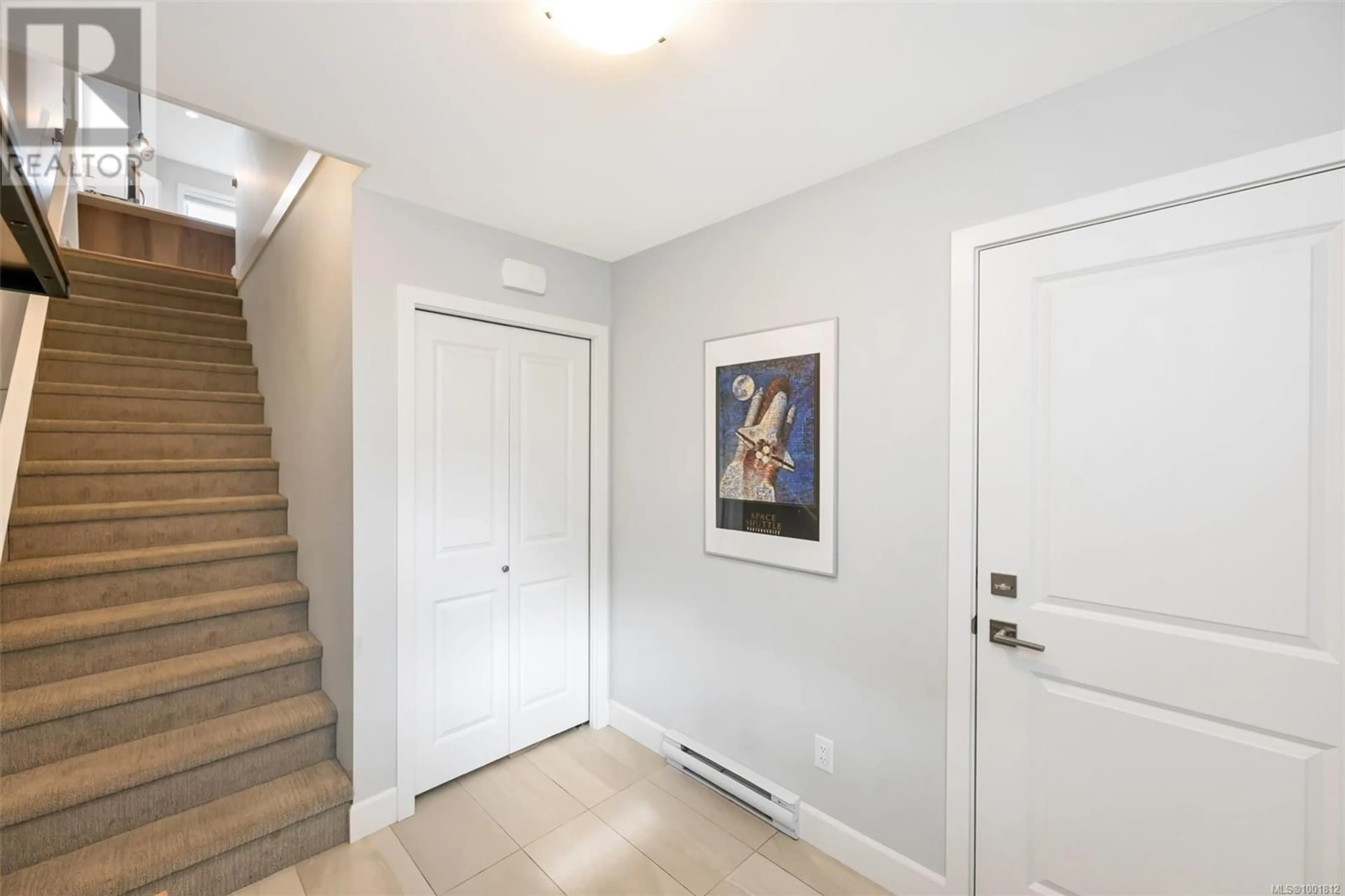 Indoor foyer for 501 - 3351 LUXTON ROAD, Langford British Columbia V9C0P2