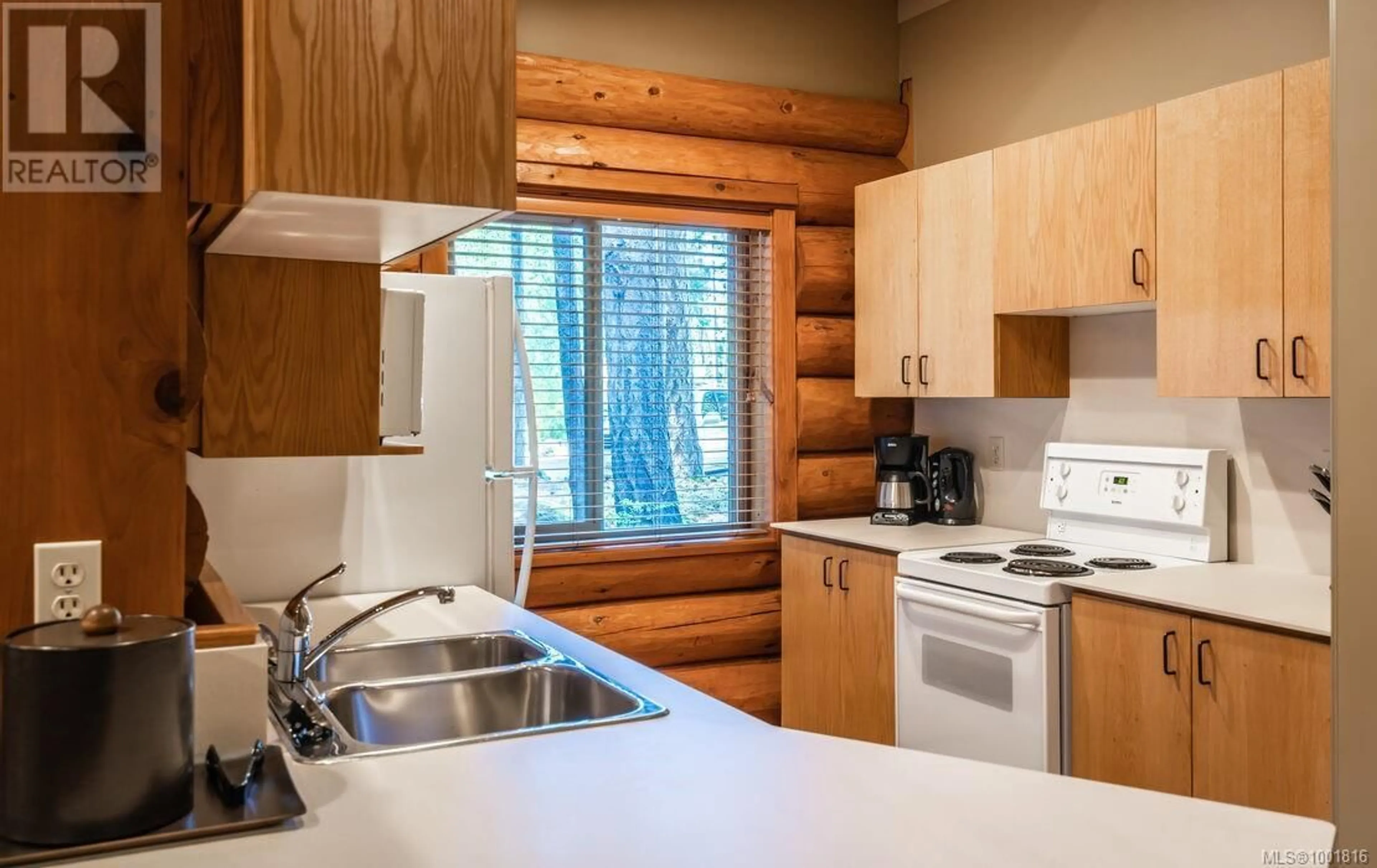 Standard kitchen, wood/laminate floor for 519 - 1155 RESORT DRIVE, Parksville British Columbia V9P2G6