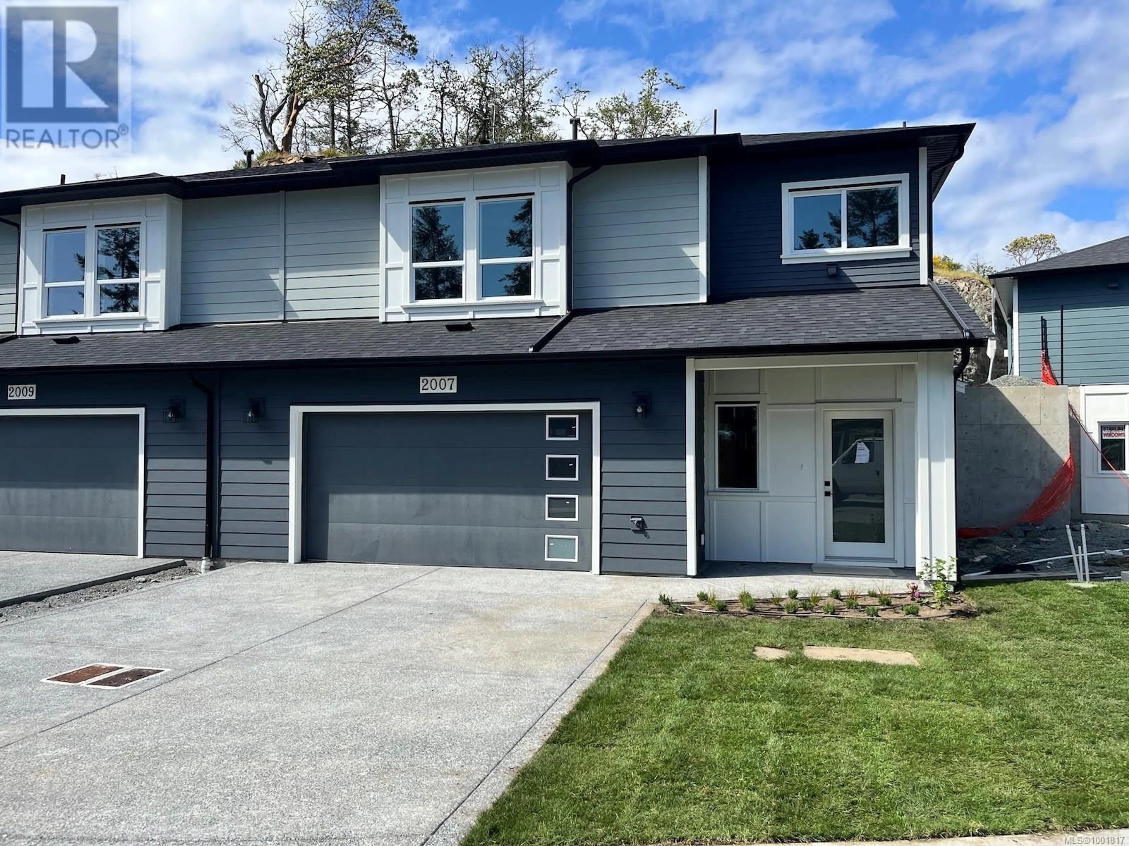 Home with vinyl exterior material, street for 2007 WEST PARK LANE, View Royal British Columbia V9B5Z2