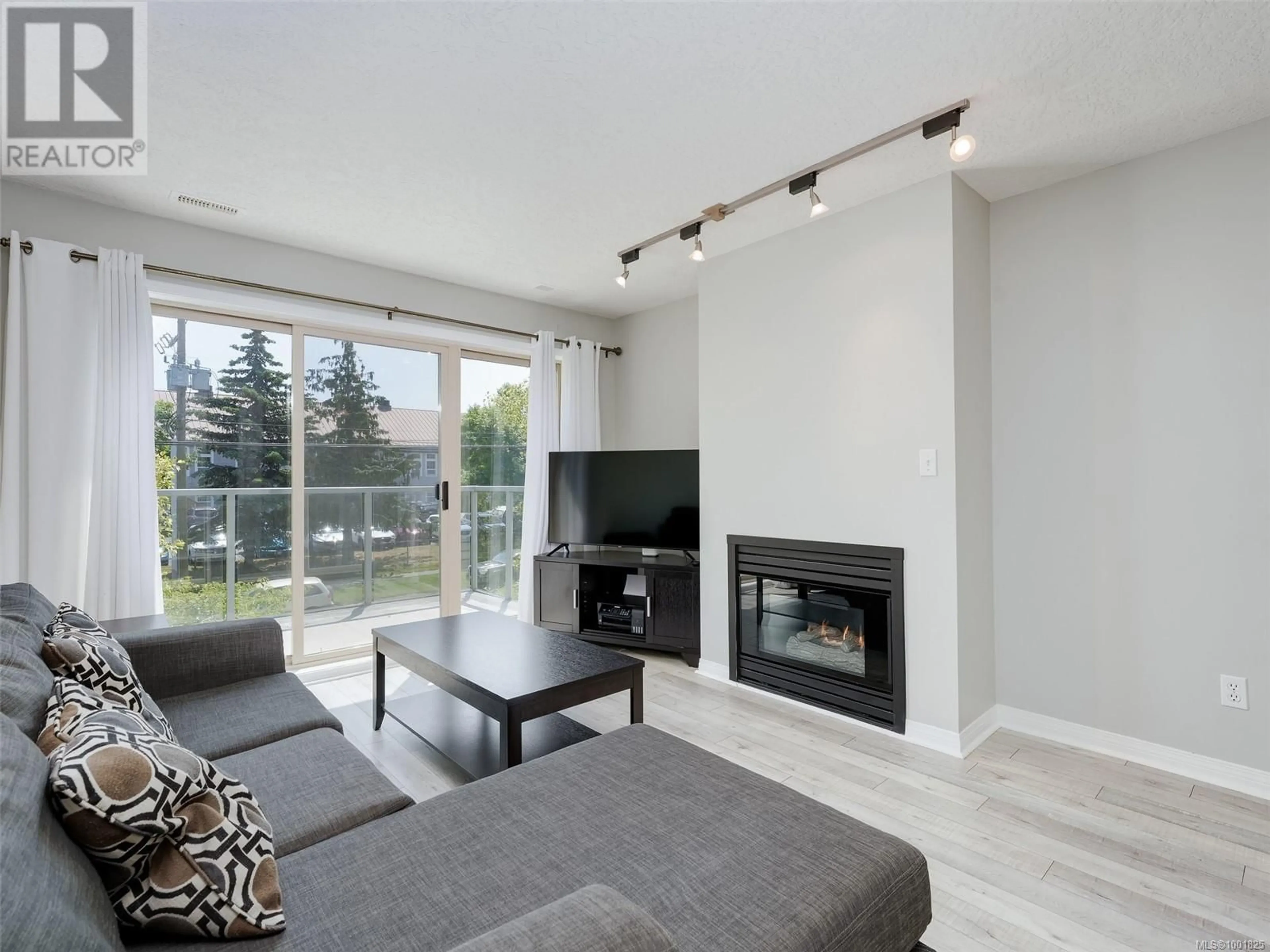 Living room with furniture, unknown for 407 - 3160 ALBINA STREET, Saanich British Columbia V9A1Z5