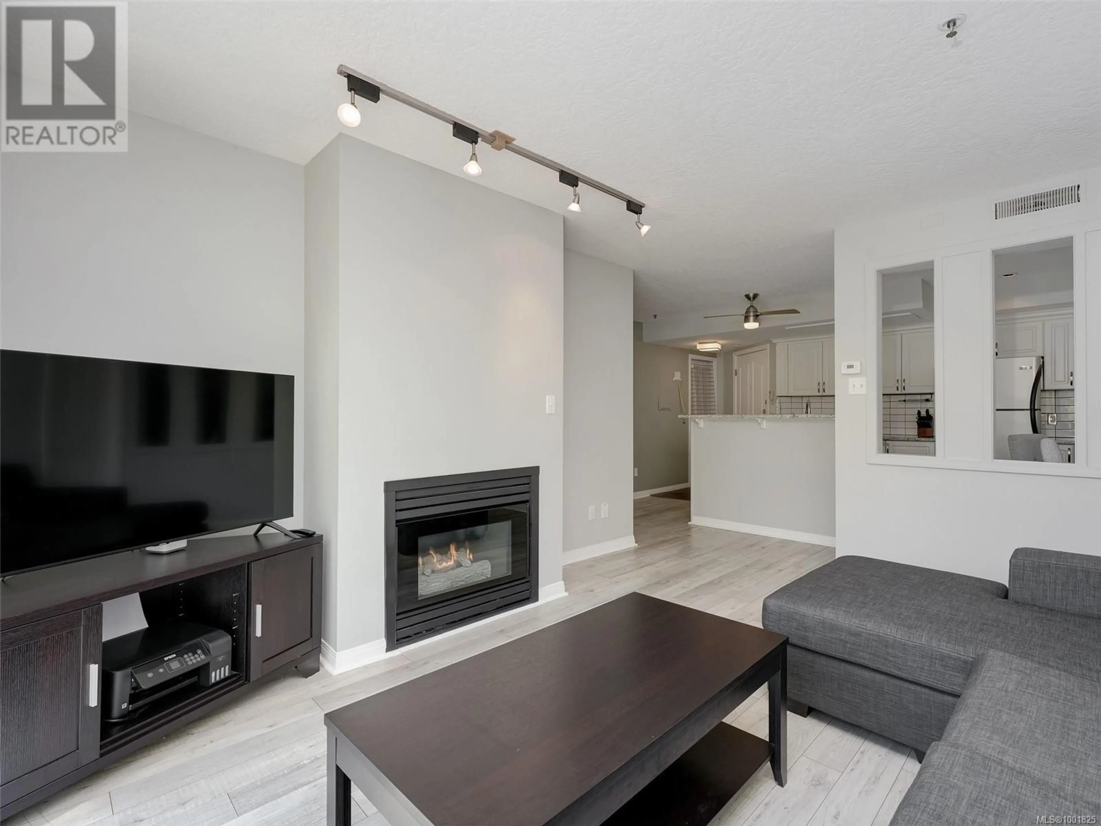 Living room with furniture, unknown for 407 - 3160 ALBINA STREET, Saanich British Columbia V9A1Z5