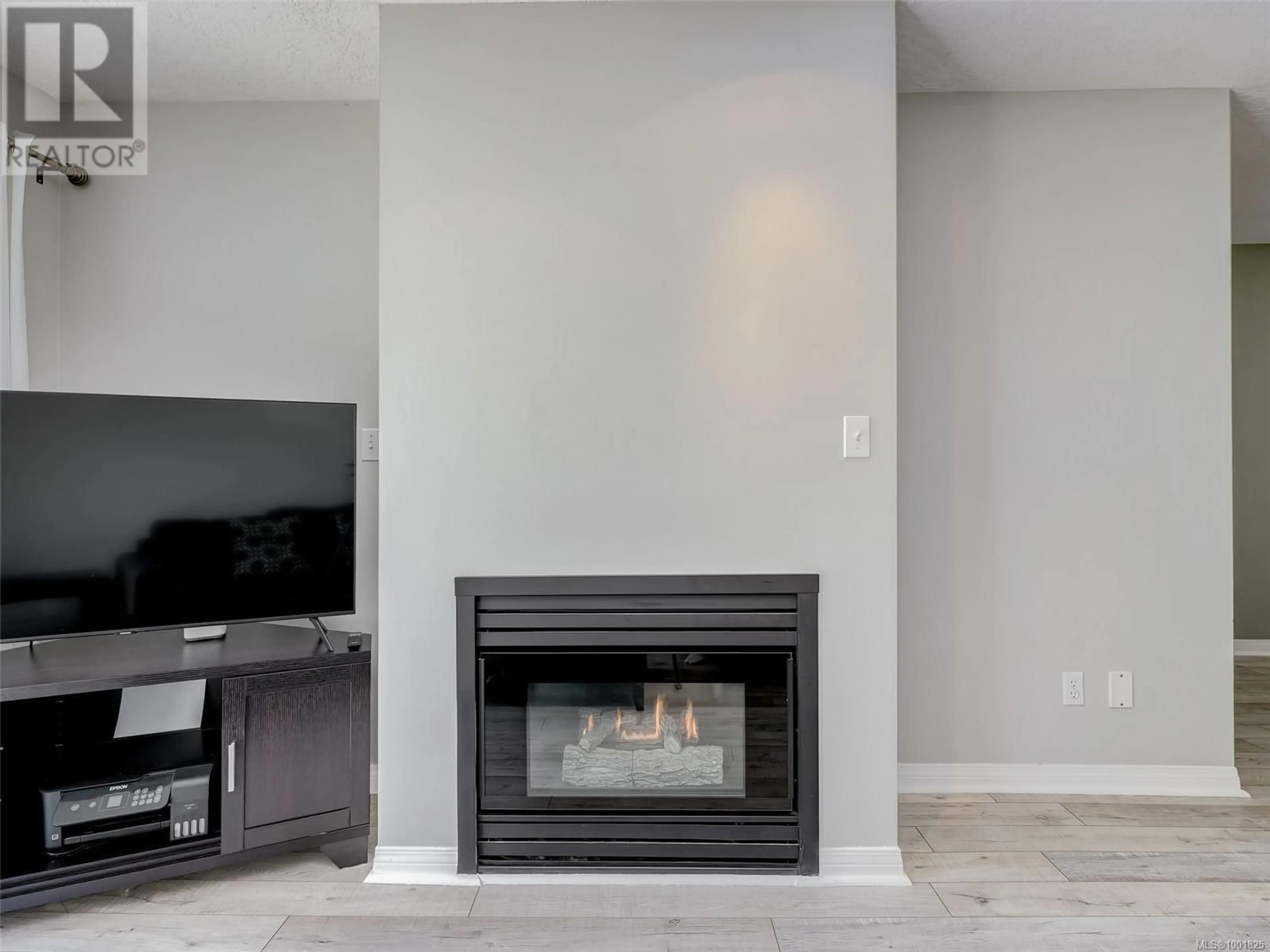 Living room with furniture, unknown for 407 - 3160 ALBINA STREET, Saanich British Columbia V9A1Z5