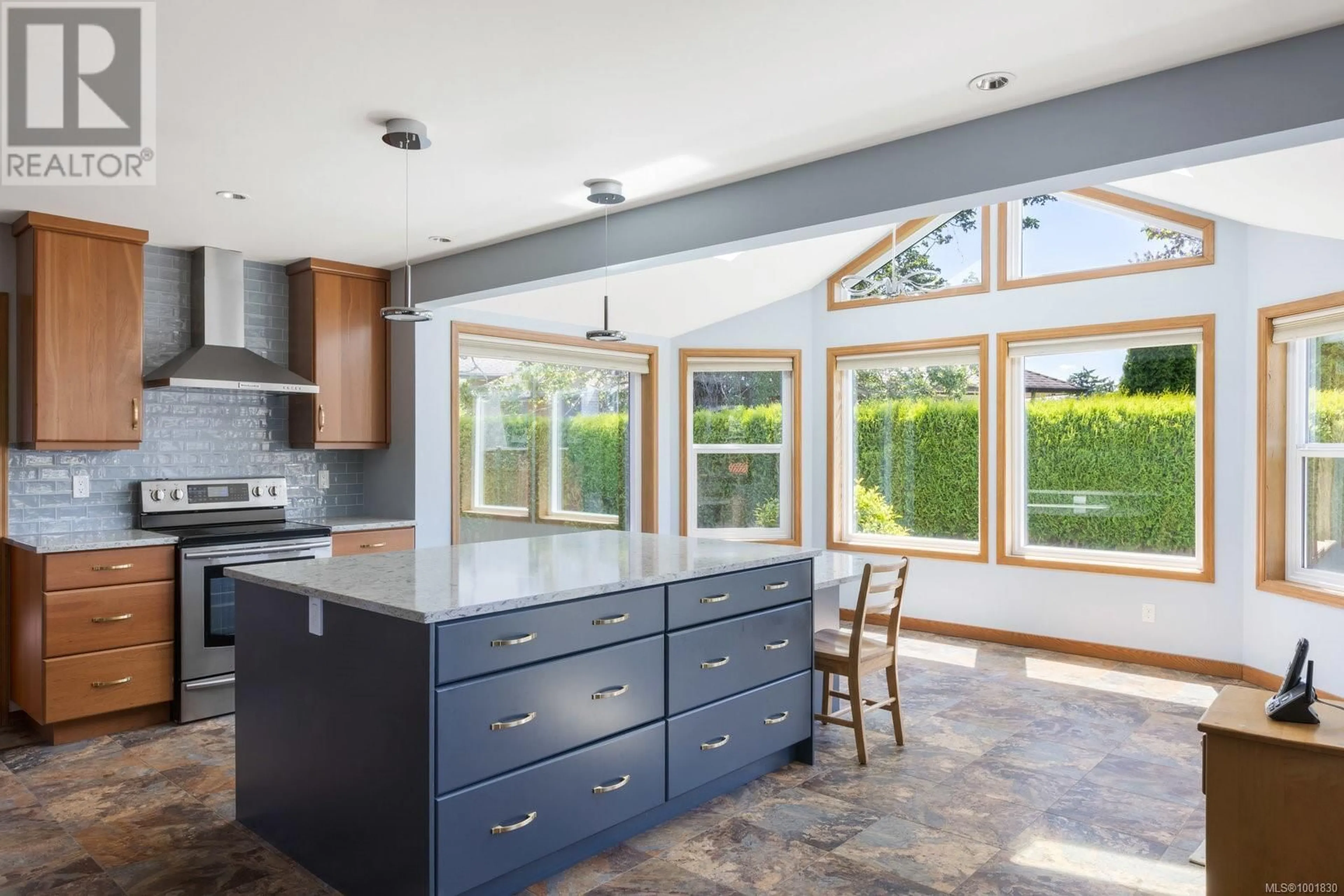 Open concept kitchen, ceramic/tile floor for 1201 ELLIOT COURT, Saanich British Columbia V8Y3E4