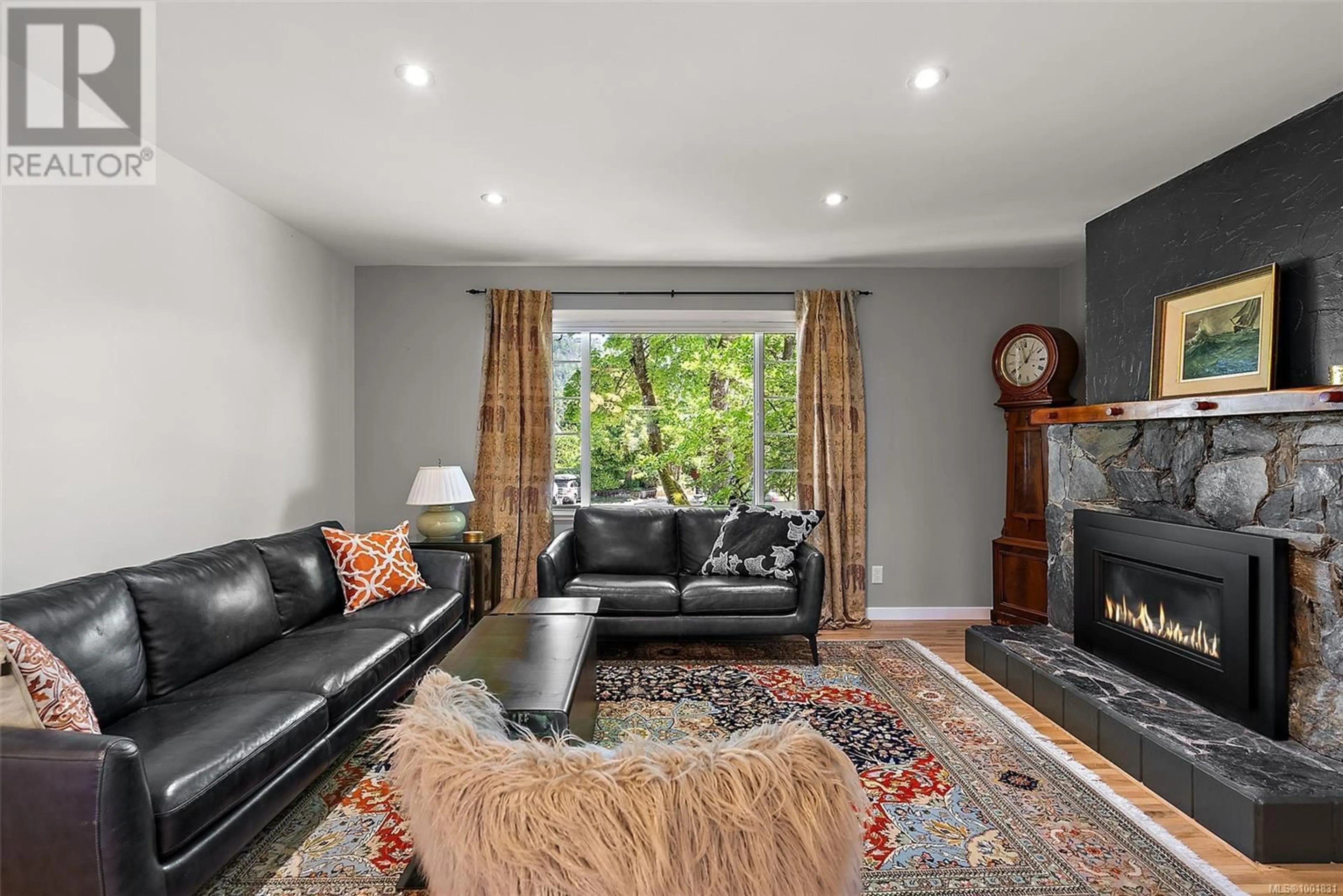 Living room with furniture, unknown for 2916 CORRINE PLACE, Langford British Columbia V9B4R7