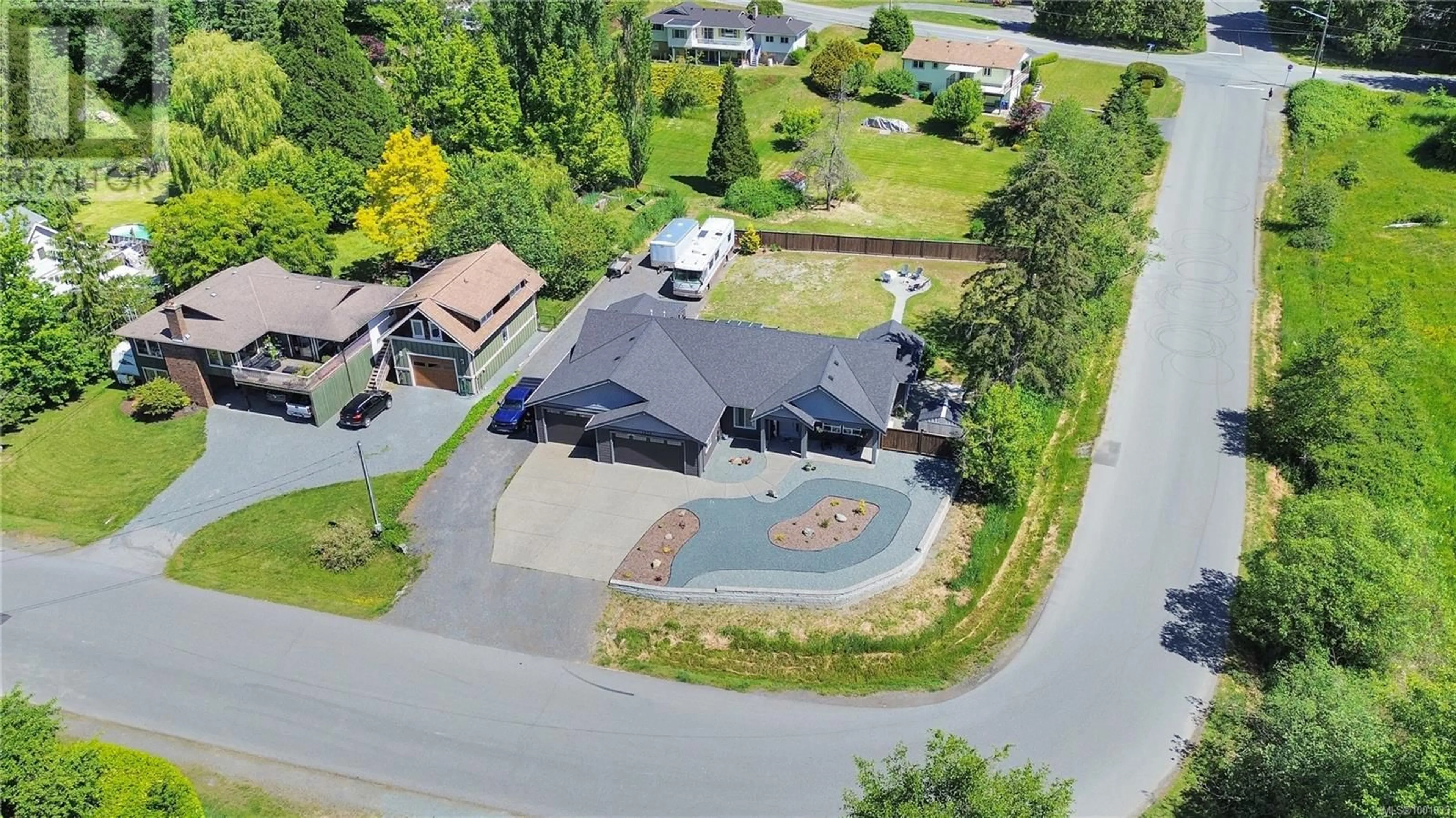 A pic from outside/outdoor area/front of a property/back of a property/a pic from drone, street for 1978 SZASZ DRIVE, Nanaimo British Columbia V9X1B9