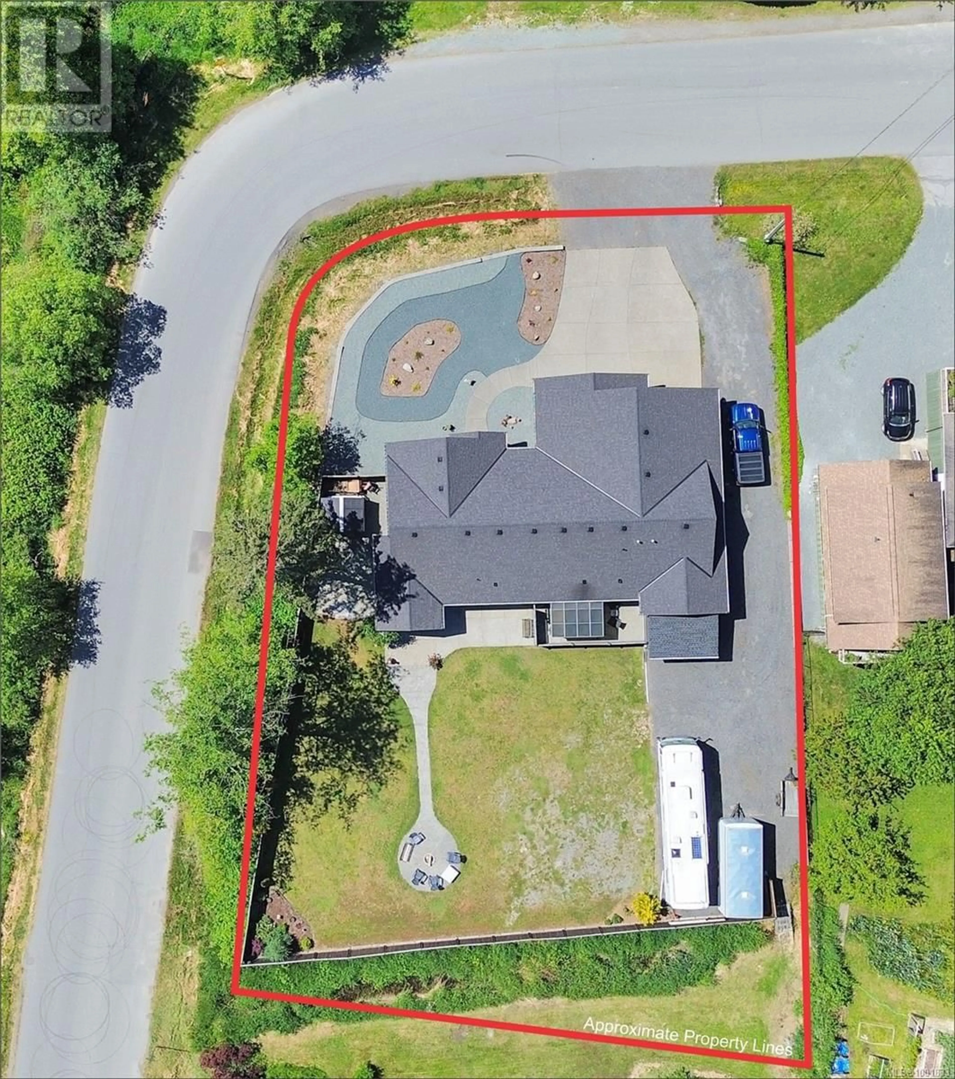 A pic from outside/outdoor area/front of a property/back of a property/a pic from drone, street for 1978 SZASZ DRIVE, Nanaimo British Columbia V9X1B9
