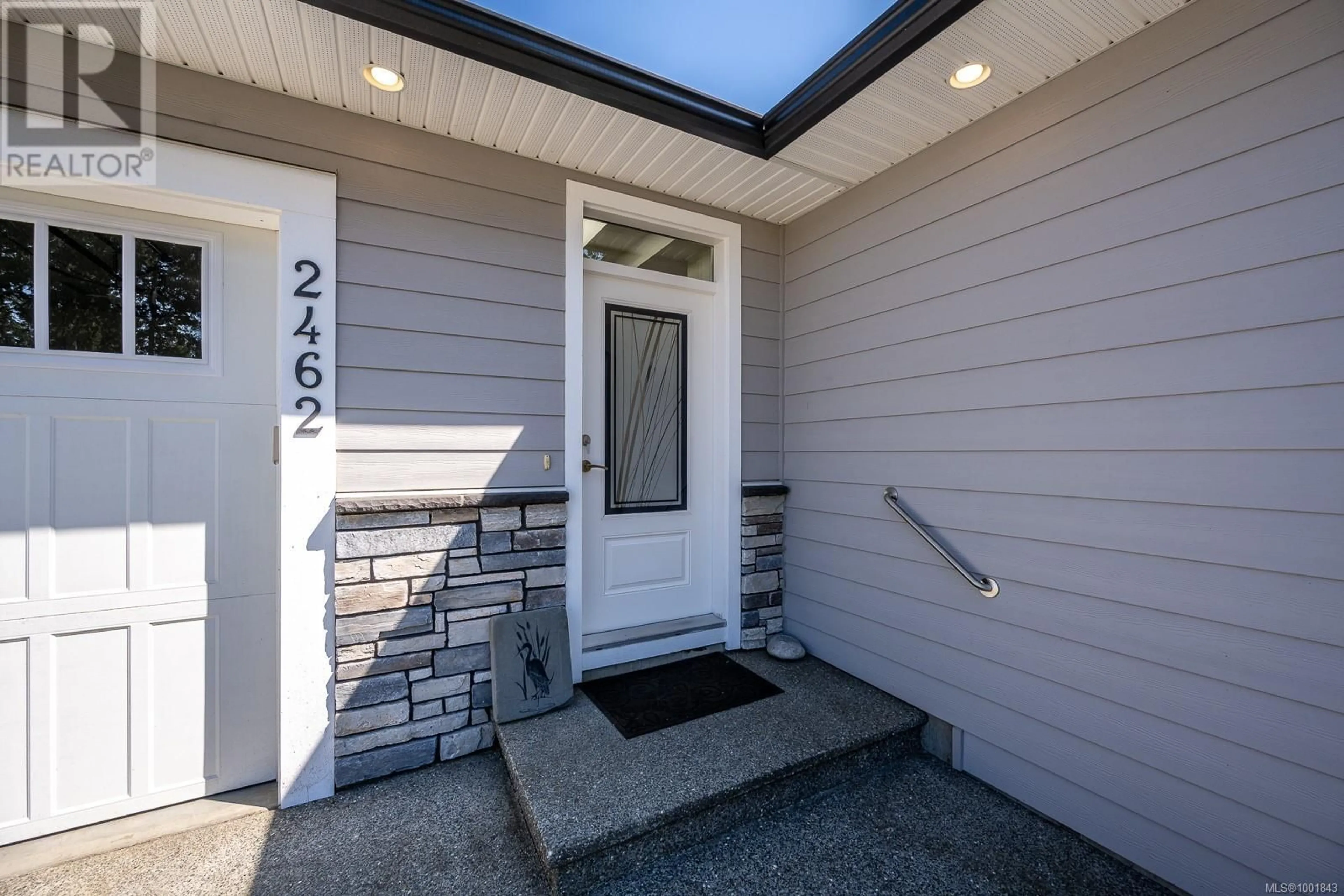 Indoor entryway for 2462 DAKOTA PLACE, Comox British Columbia V9M0B9