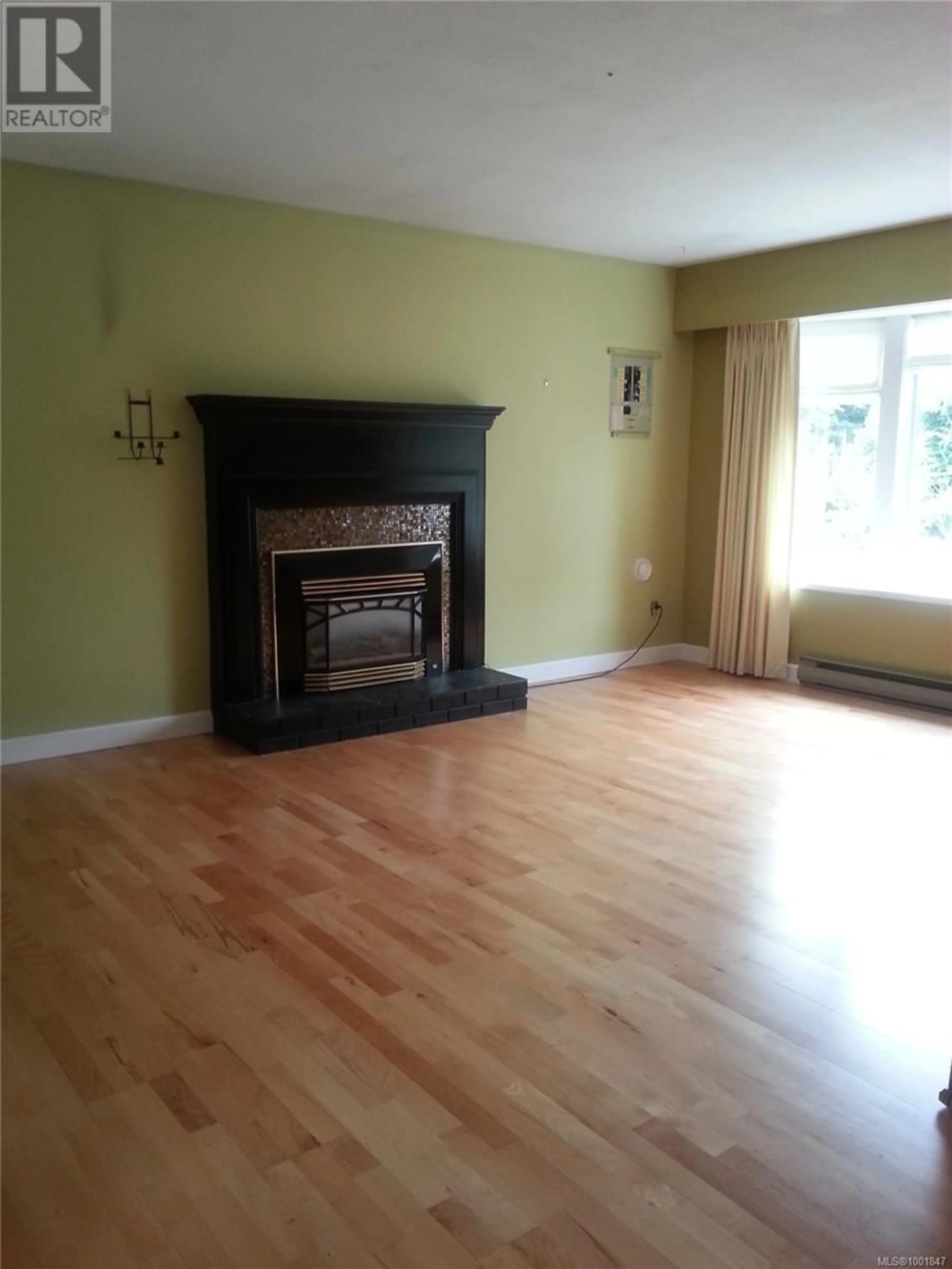 A pic of a room for 812 BEACH ROAD, Qualicum Beach British Columbia V9K1S1