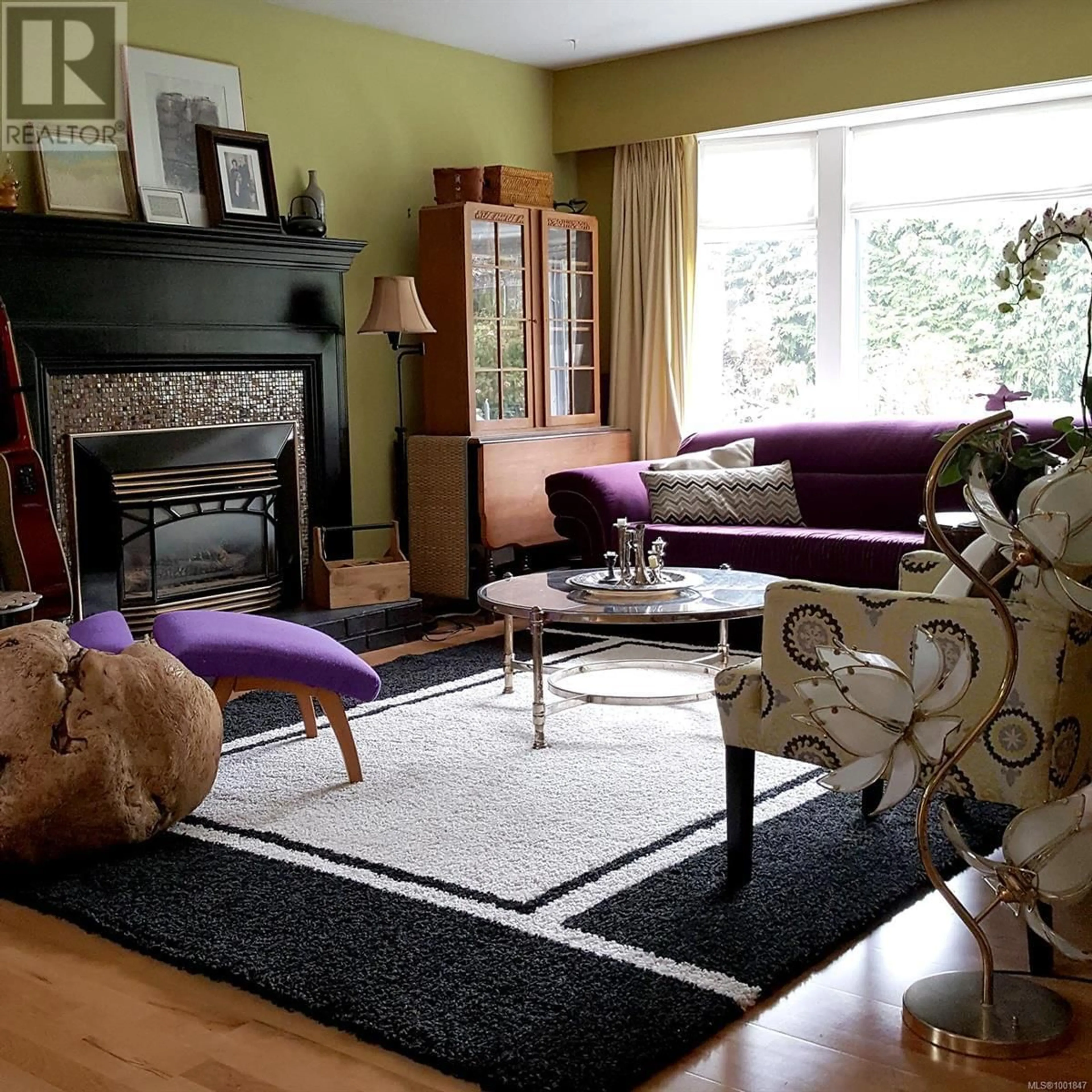 Living room with furniture, unknown for 812 BEACH ROAD, Qualicum Beach British Columbia V9K1S1