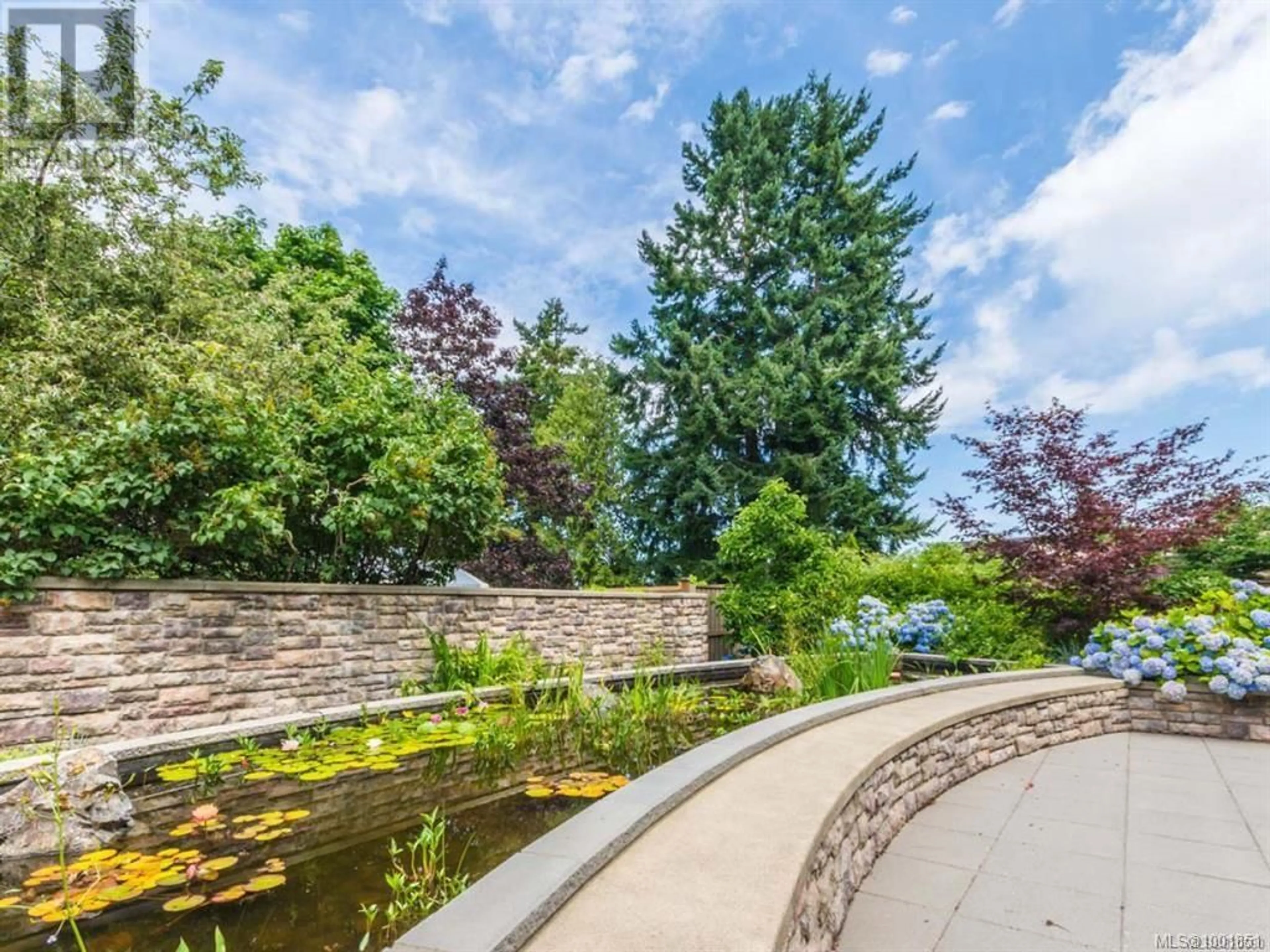 Patio, water/lake/river/ocean view for 403 - 297 HIRST AVENUE WEST, Parksville British Columbia V9P0A4