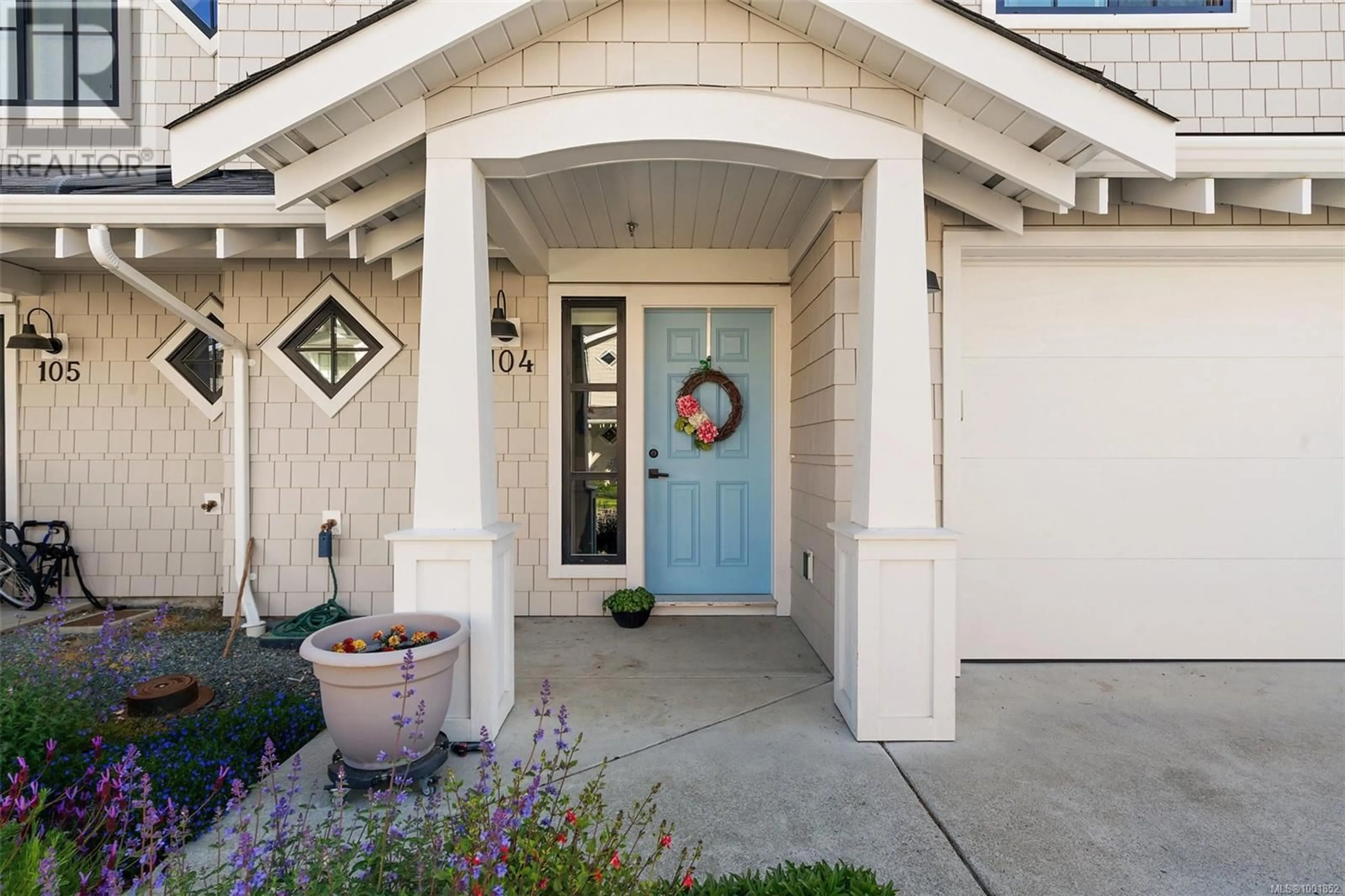 Indoor entryway for 104 - 2096 KENNEDY STREET, Sooke British Columbia V9Z0Z1
