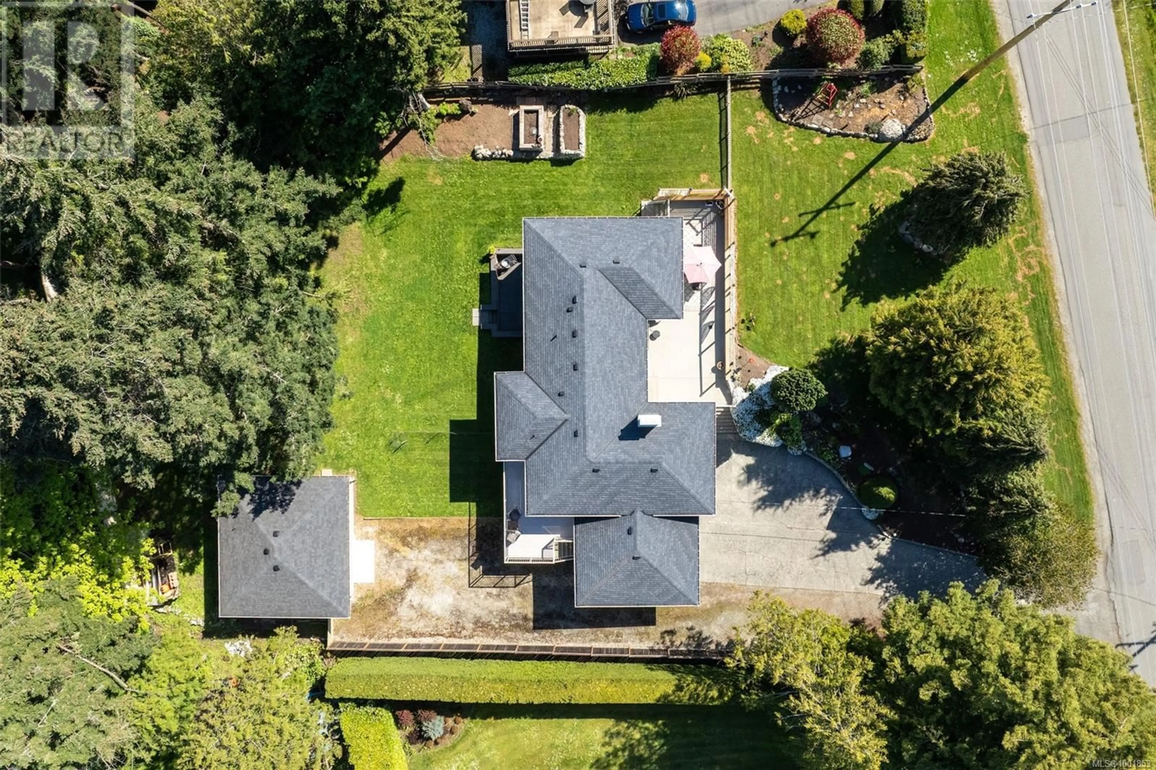 A pic from outside/outdoor area/front of a property/back of a property/a pic from drone, unknown for 8545 ALDOUS TERRACE, North Saanich British Columbia V8L1K9