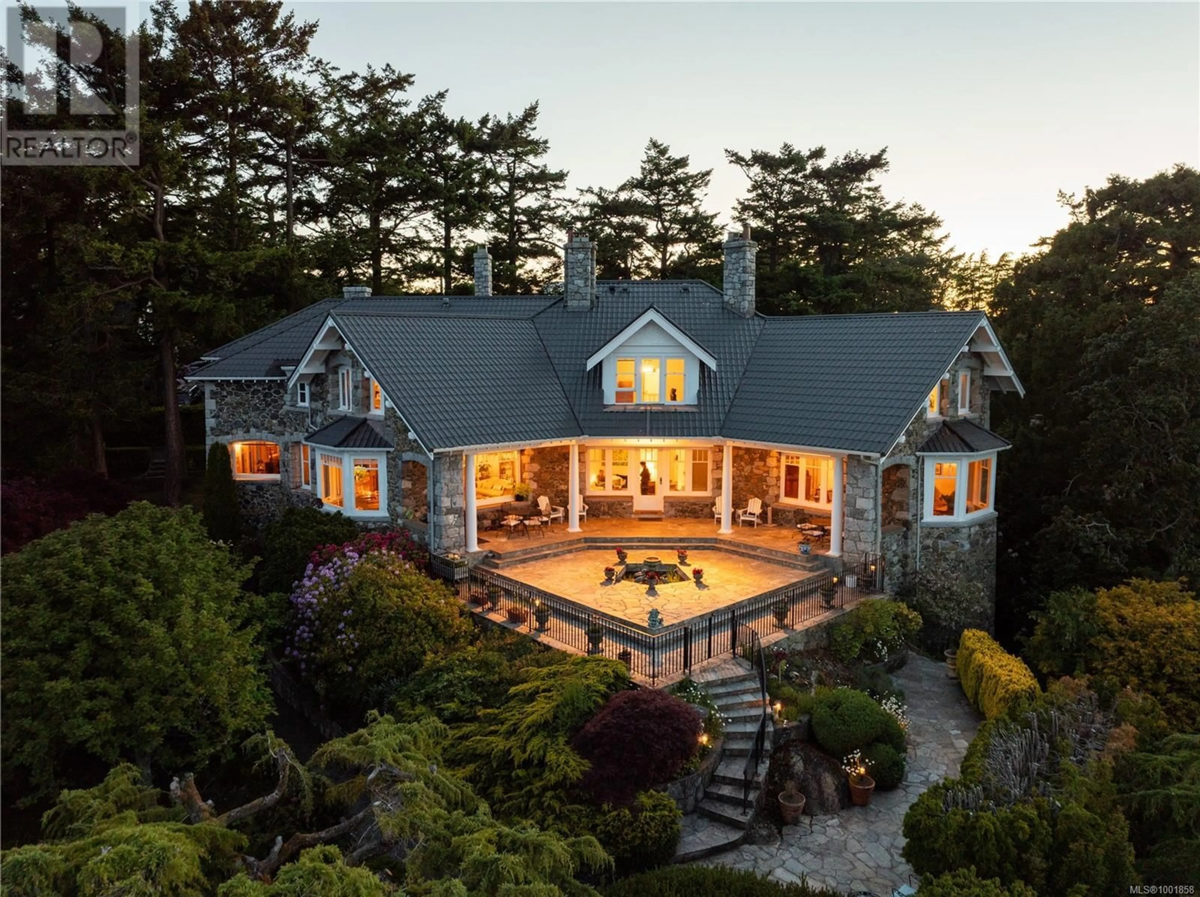 Patio, unknown for 305 DENISON ROAD, Oak Bay British Columbia V8S4K2