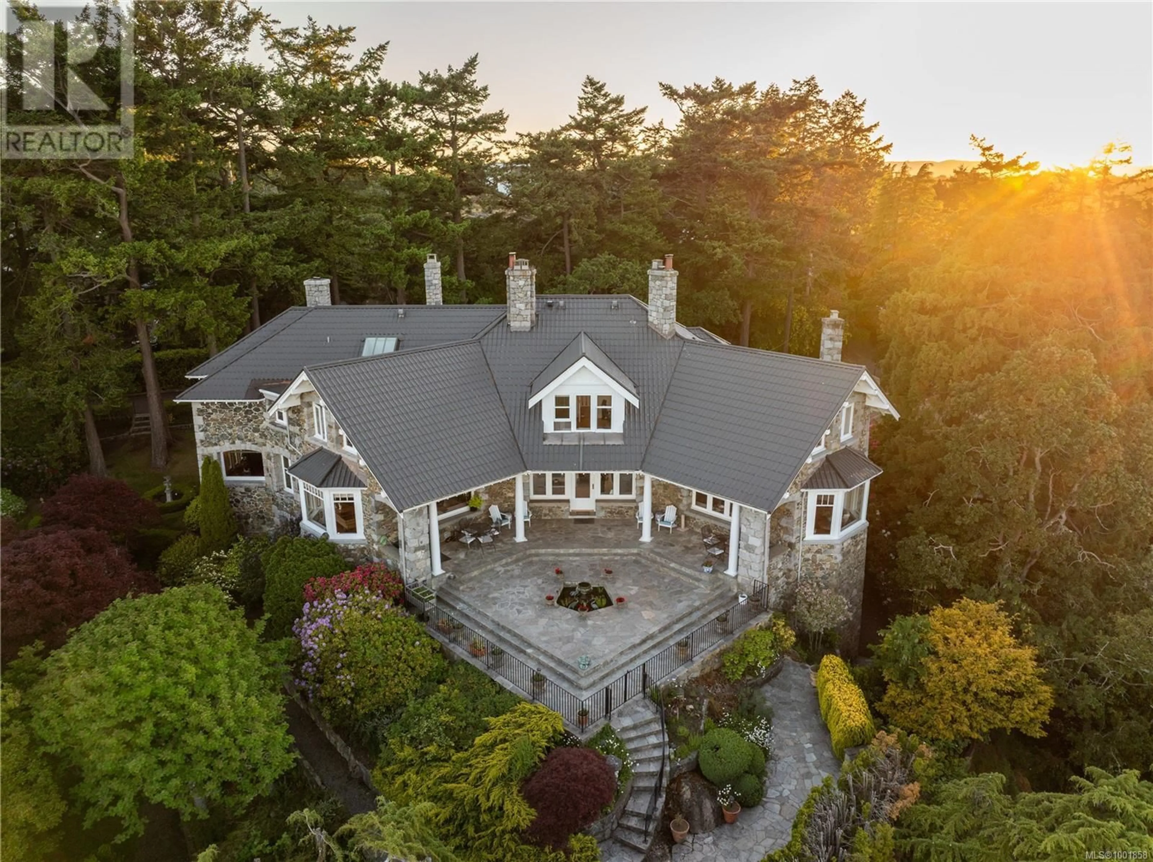 A pic from outside/outdoor area/front of a property/back of a property/a pic from drone, unknown for 305 DENISON ROAD, Oak Bay British Columbia V8S4K2