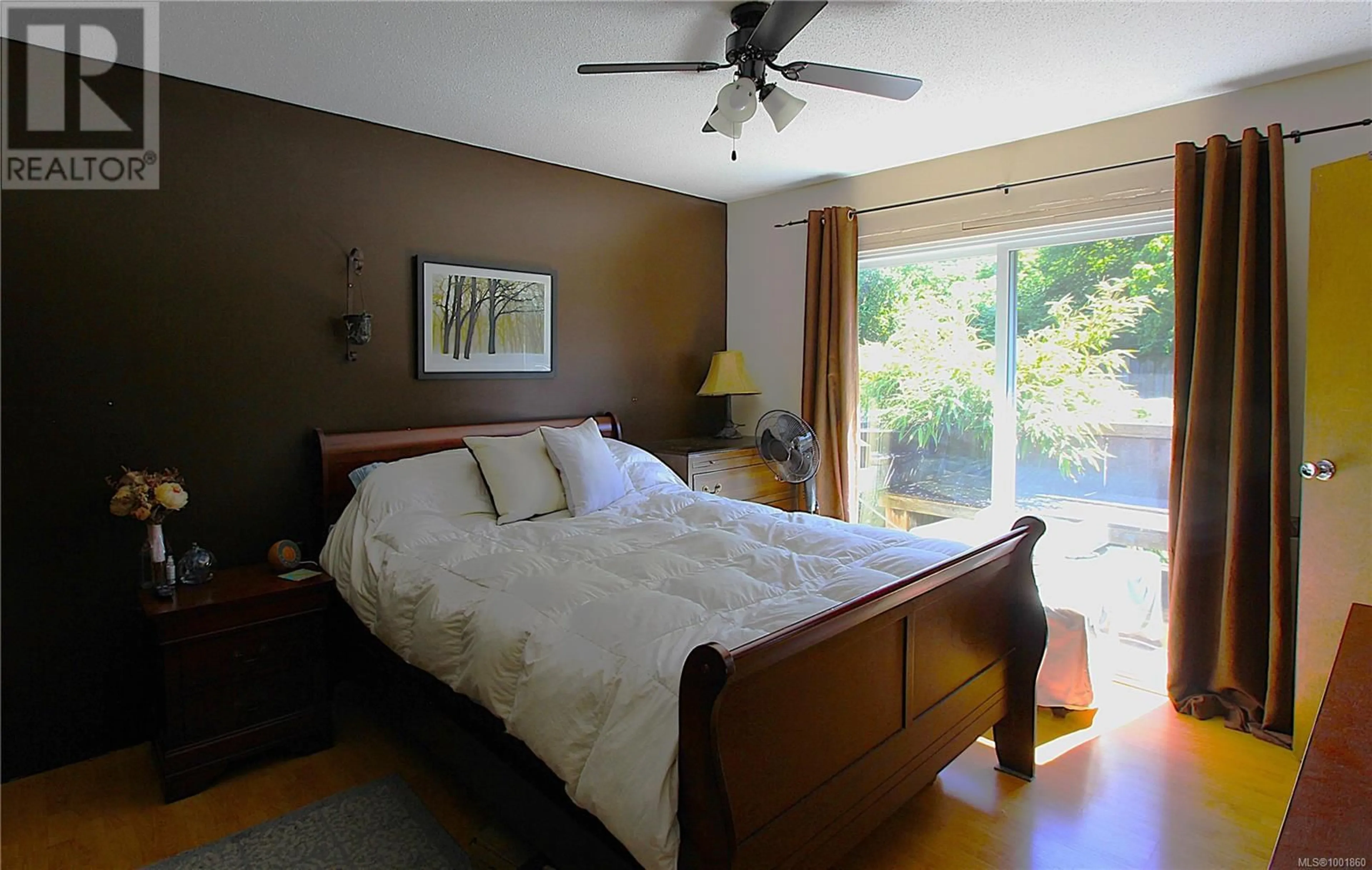 Bedroom with bed, wood/laminate floor for 551 CHARSTATE DRIVE, Campbell River British Columbia V9W6J5