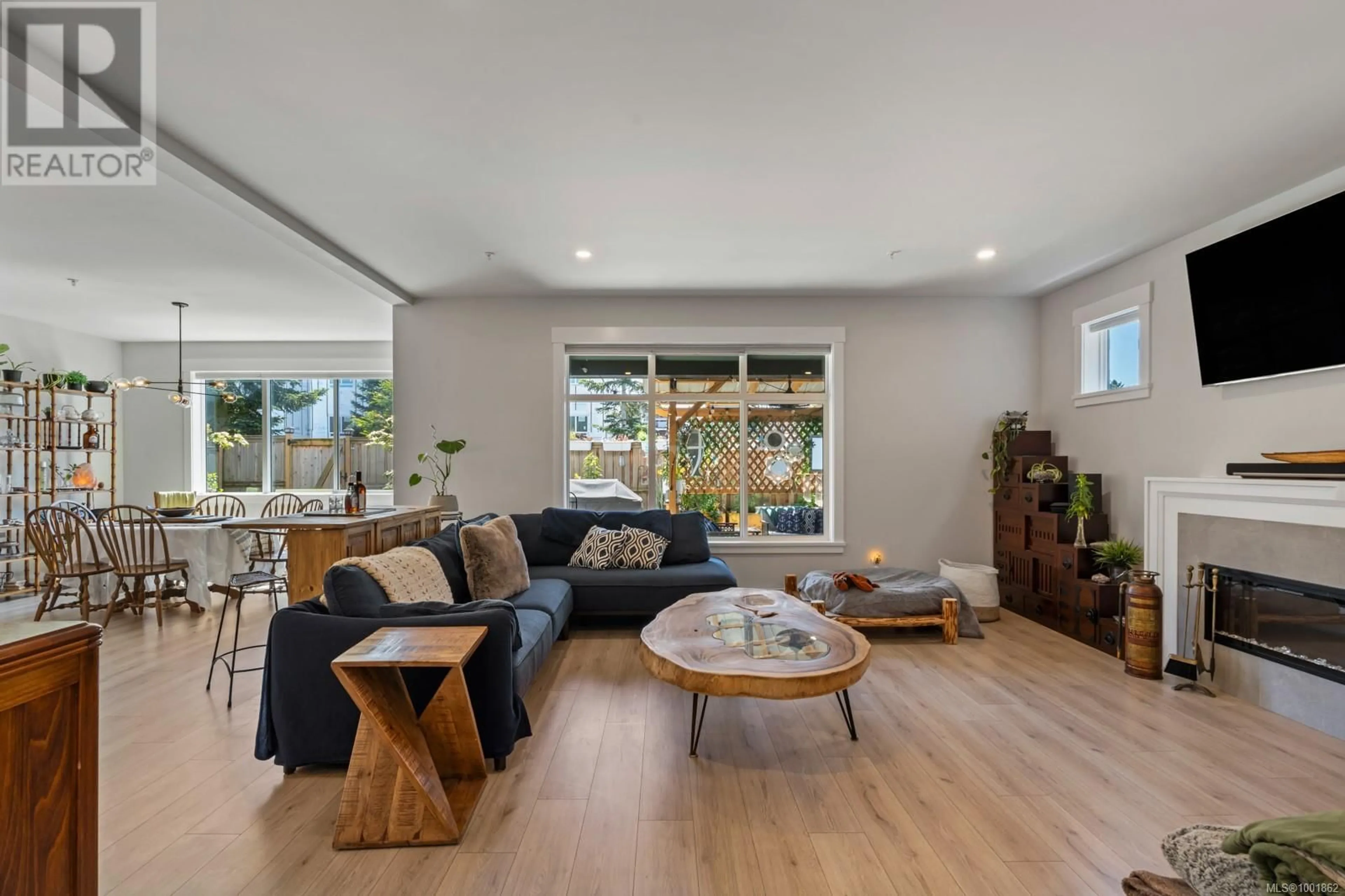 Living room with furniture, unknown for 6541 NOBLEWOOD PLACE, Sooke British Columbia V9Z0W3