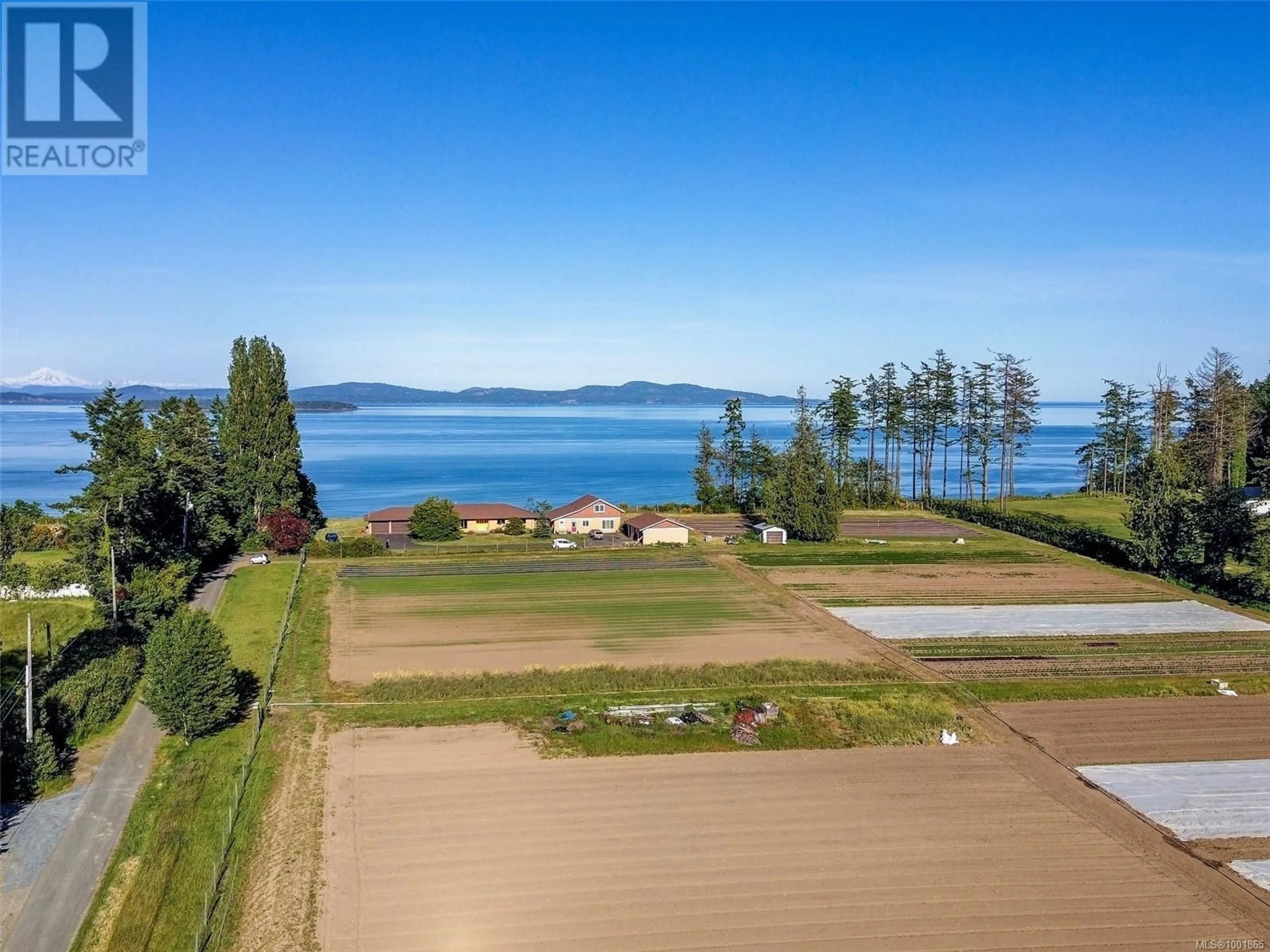 A pic from outside/outdoor area/front of a property/back of a property/a pic from drone, water/lake/river/ocean view for 3191 MARTINDALE ROAD, Central Saanich British Columbia V8L1V2