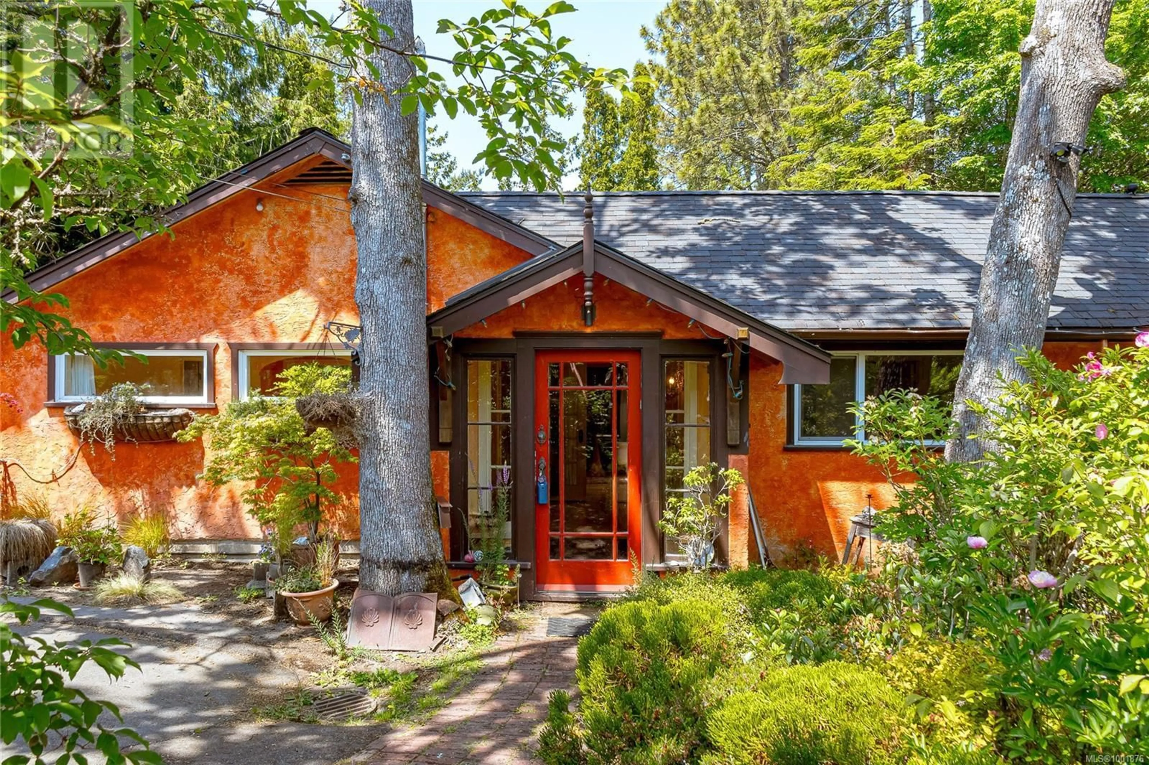 Home with brick exterior material, street for 3110 ADMIRALS ROAD, Saanich British Columbia V8Z4M9