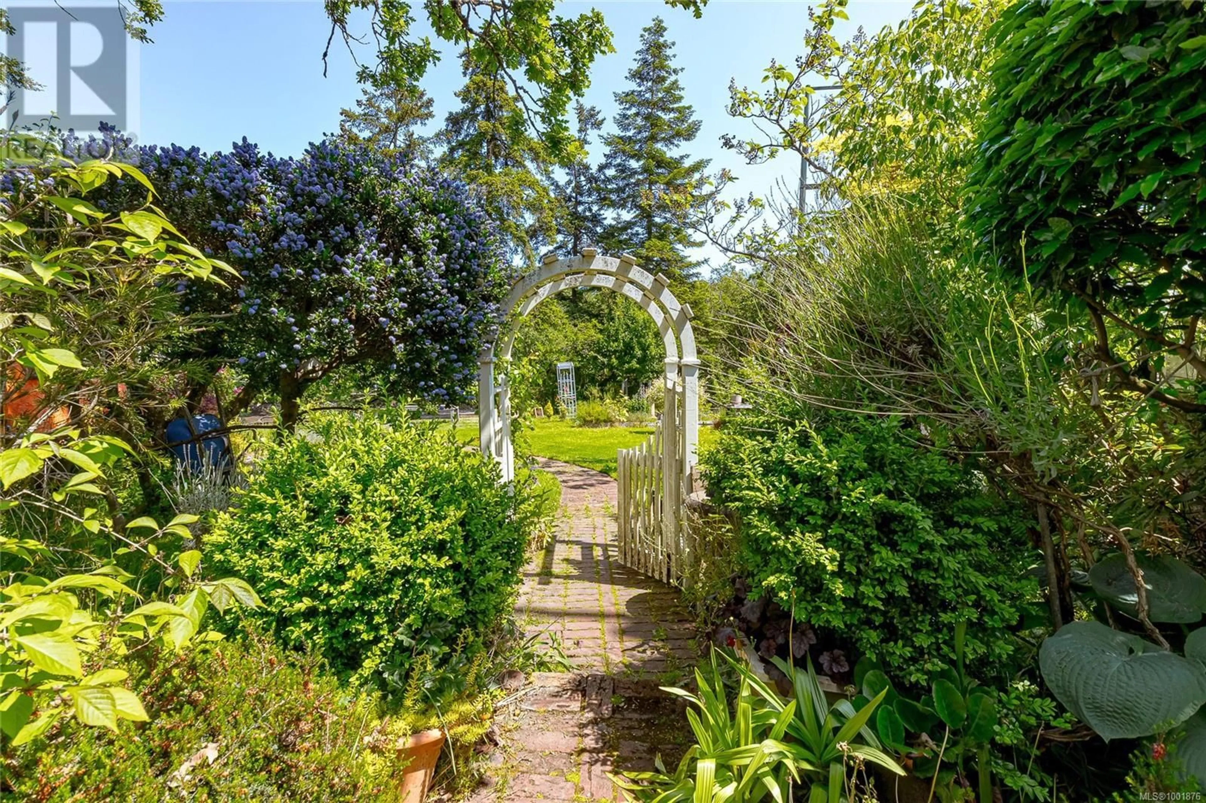 Patio, forest/trees view for 3110 ADMIRALS ROAD, Saanich British Columbia V8Z4M9