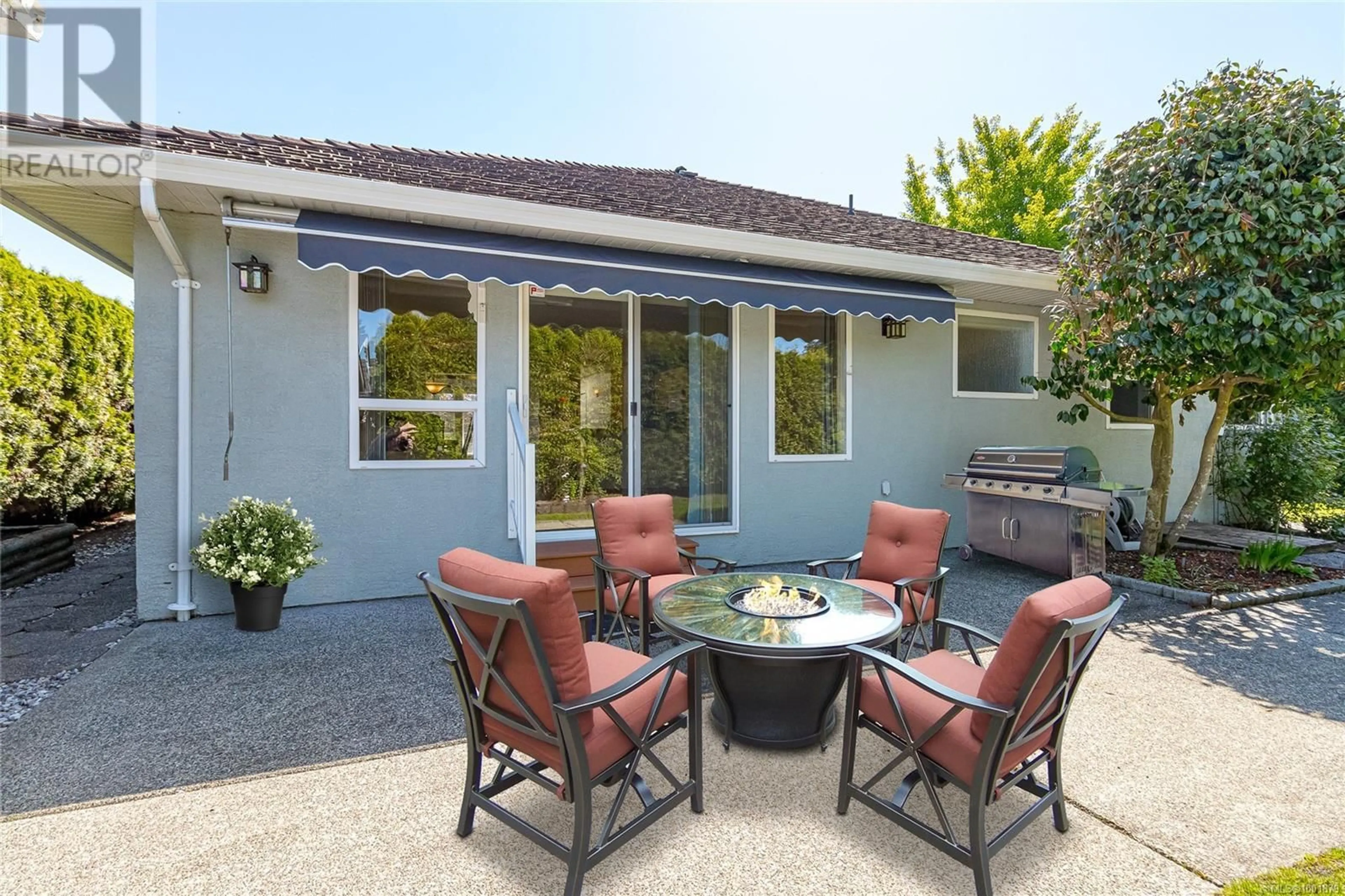 Patio, street for 760 KENSINGTON PLACE, Qualicum Beach British Columbia V9K2K3