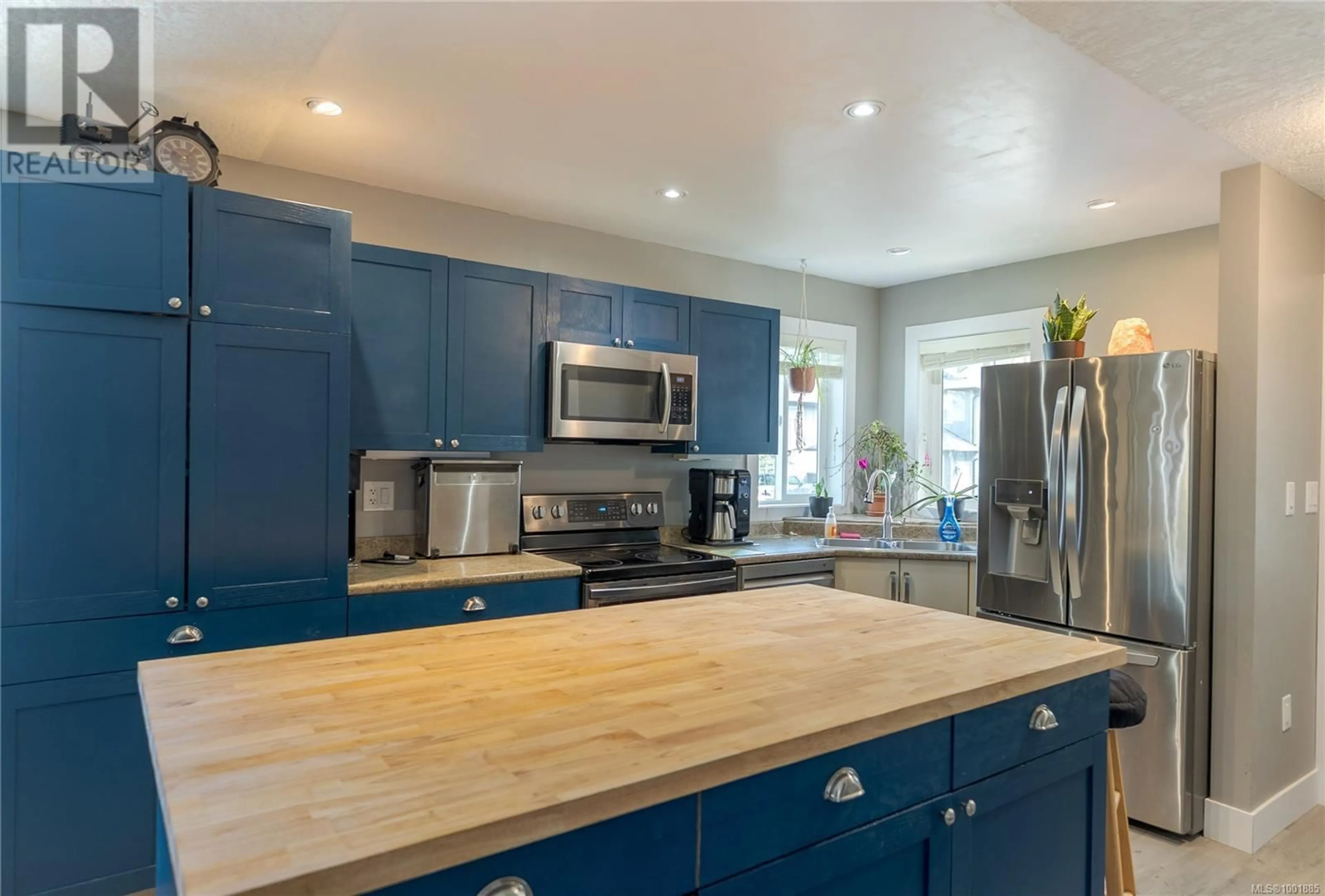 Open concept kitchen, unknown for 1032 SKYLAR CIRCLE, Shawnigan Lake British Columbia V0R2W3