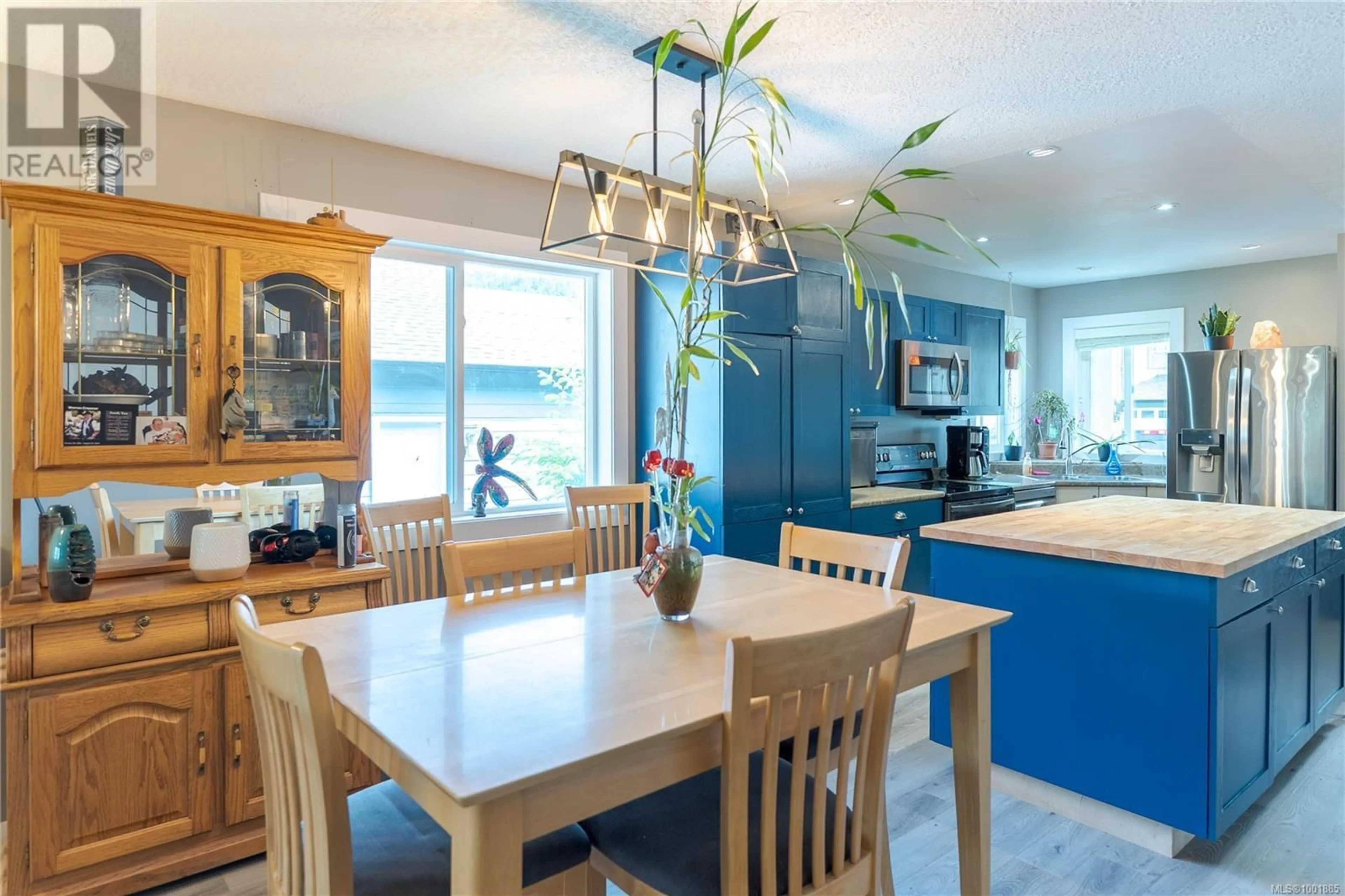 Contemporary kitchen, unknown for 1032 SKYLAR CIRCLE, Shawnigan Lake British Columbia V0R2W3