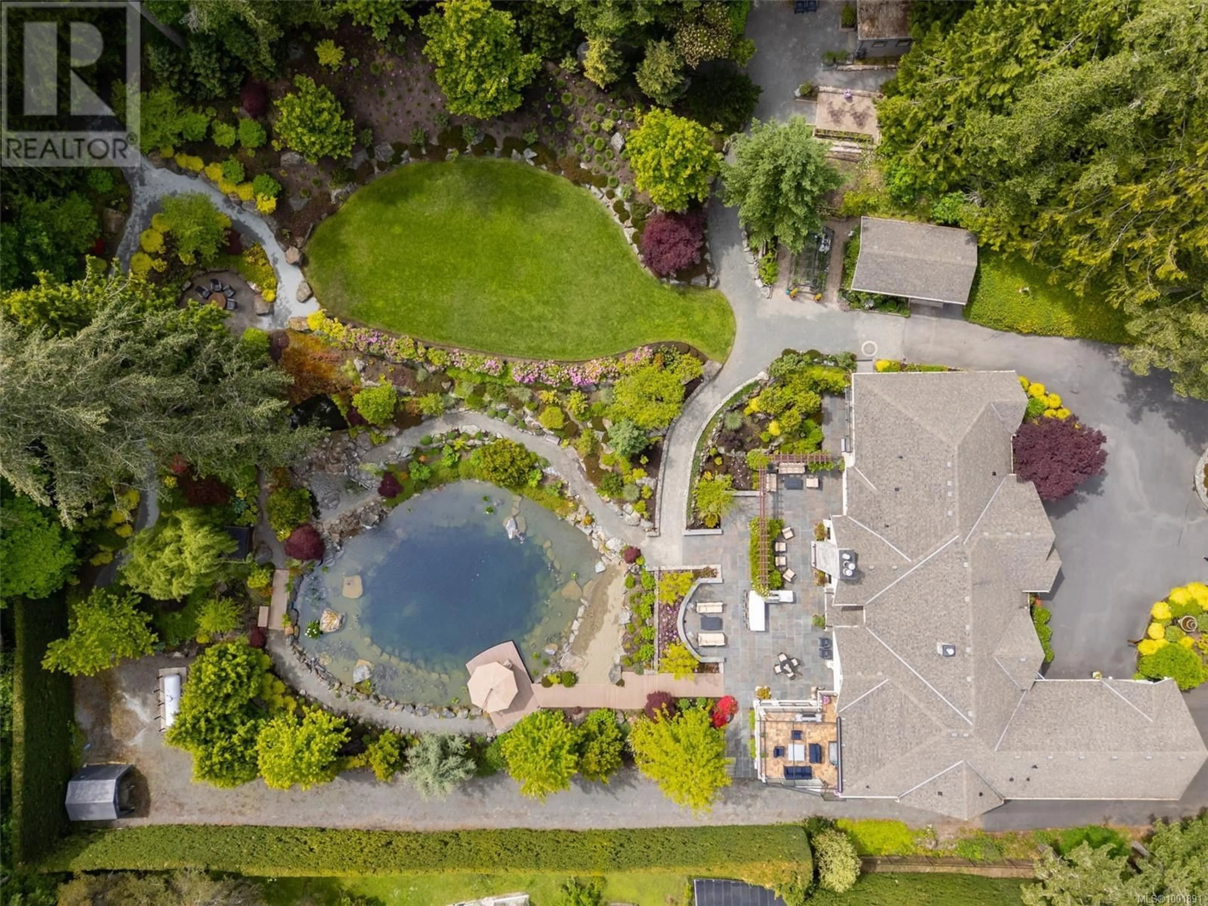 A pic from outside/outdoor area/front of a property/back of a property/a pic from drone, unknown for 441 GLENDOWER ROAD, Saanich British Columbia V9E2B9