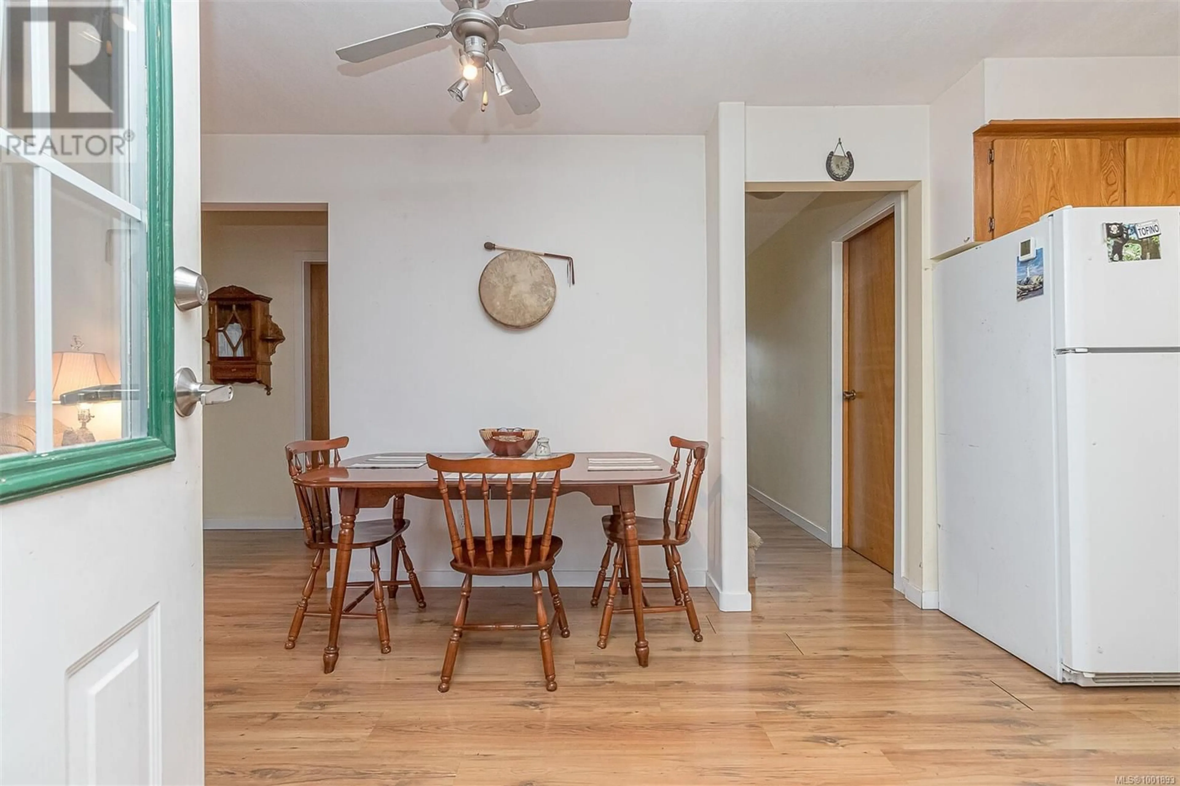 Dining room, wood/laminate floor for 5580 ISLAND HIGHWAY WEST, Qualicum Beach British Columbia V9K2E7