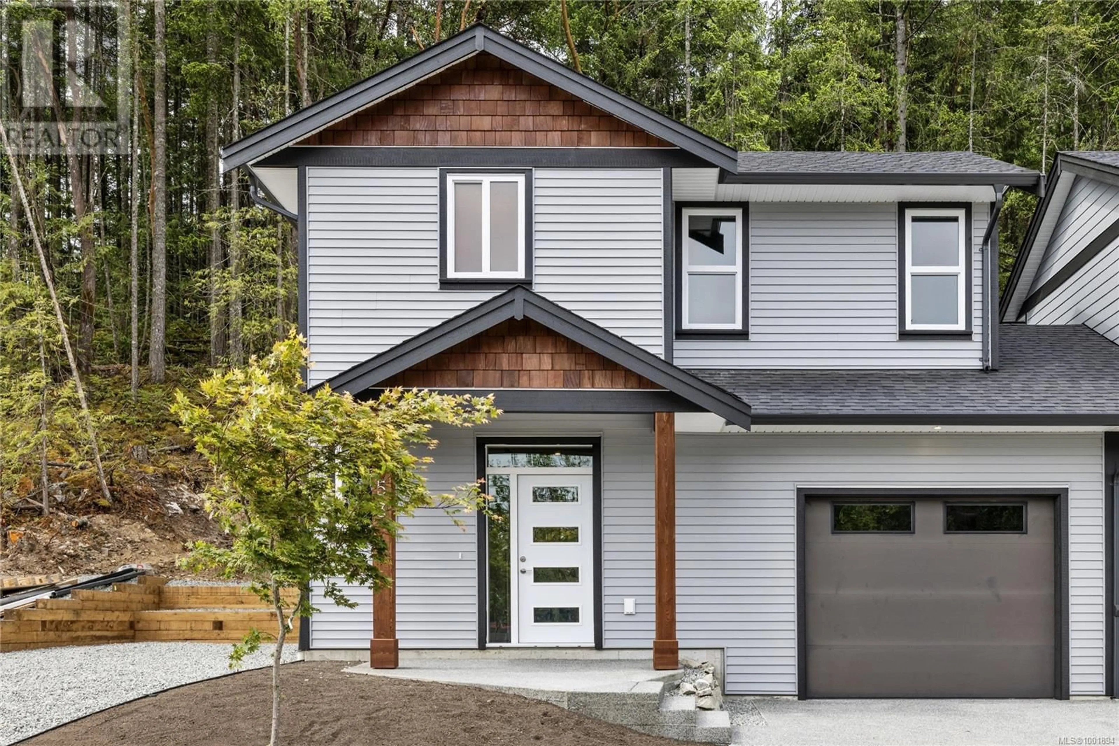 Home with vinyl exterior material, street for 153 HUNTER WAY, Ladysmith British Columbia V9G1N4