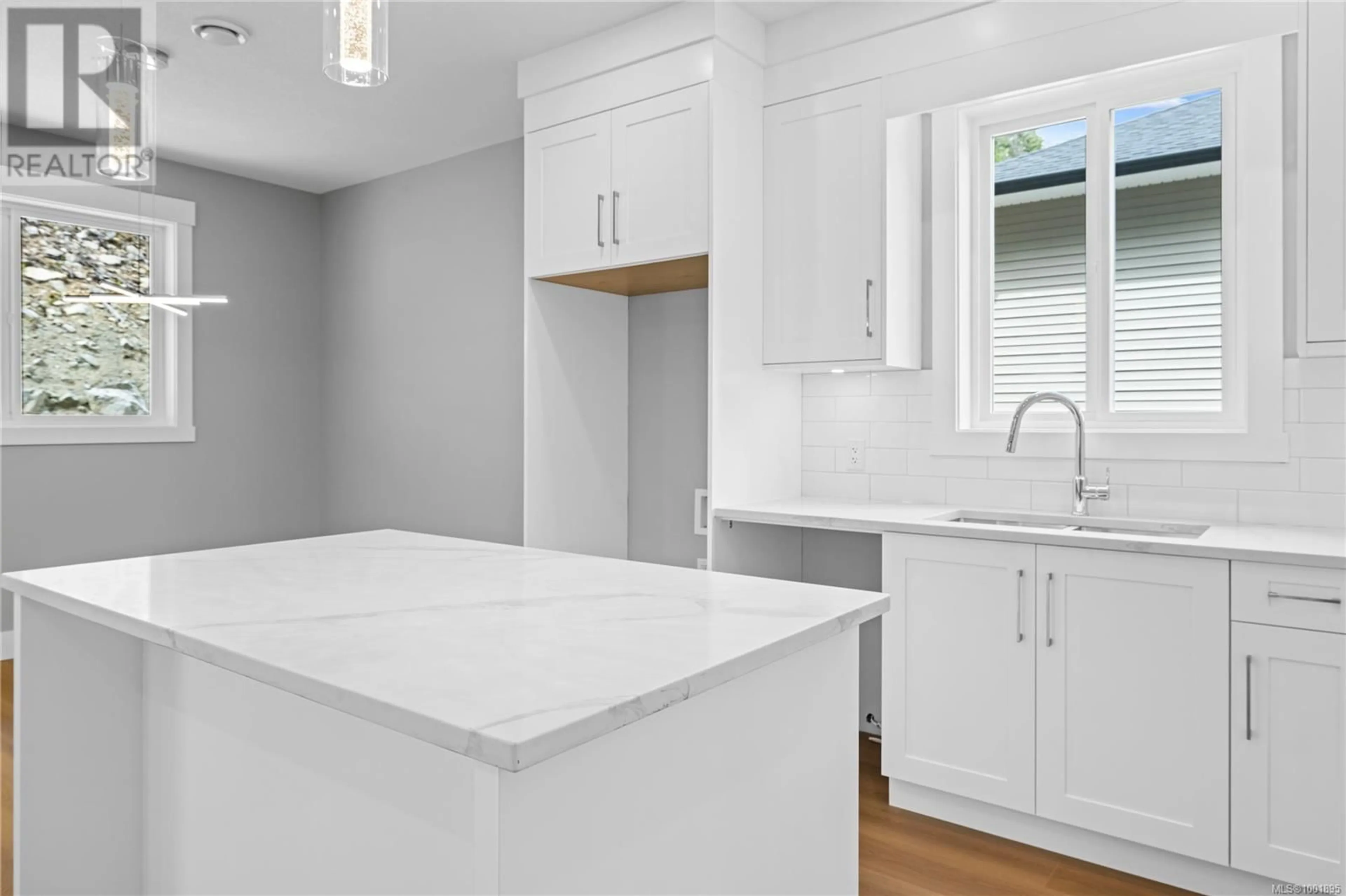 Open concept kitchen, ceramic/tile floor for 155 HUNTER WAY, Ladysmith British Columbia V9G1N4