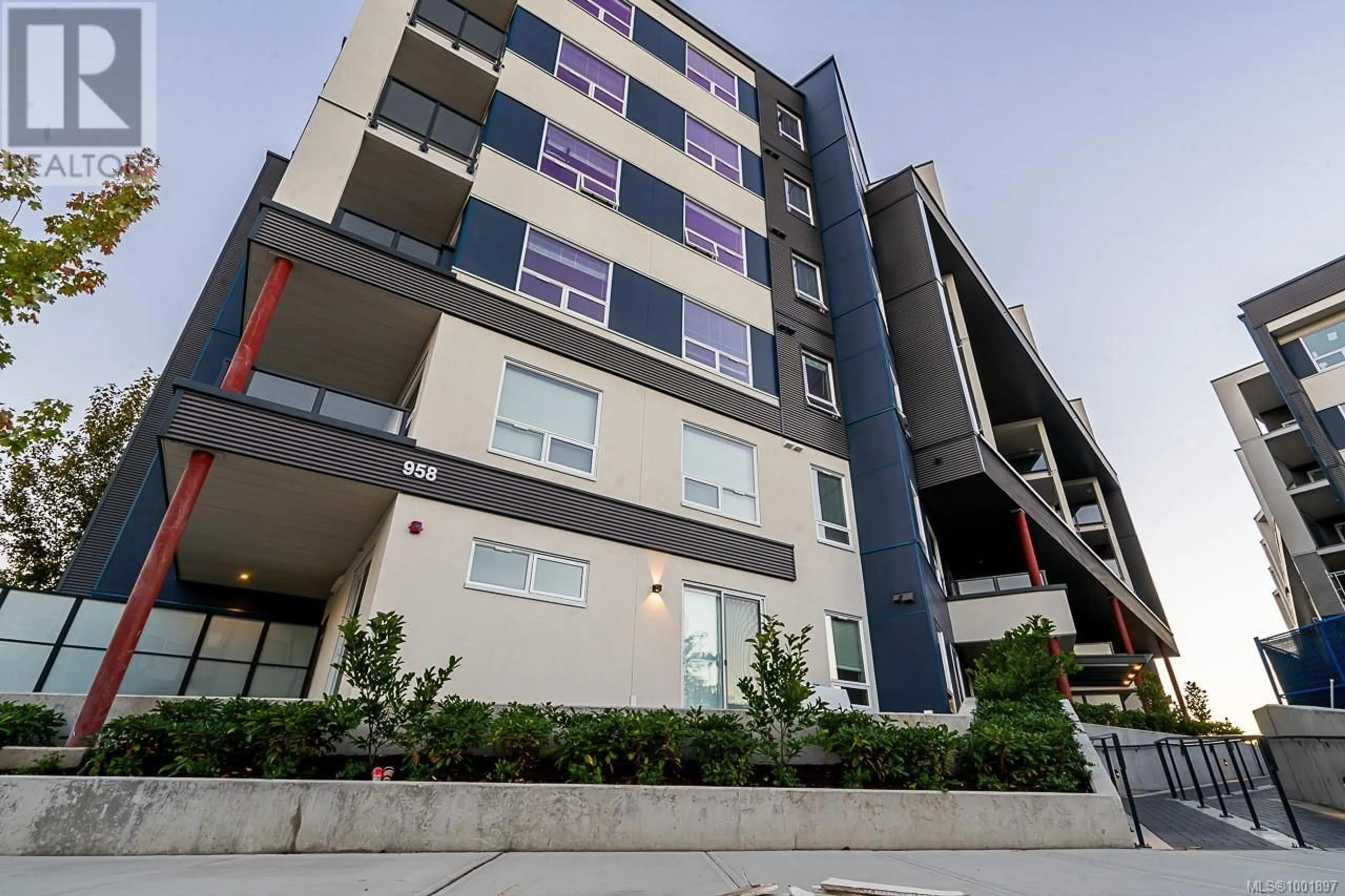 Patio, building for 510 - 958 PHAROAH MEWS, Langford British Columbia V9B7A1