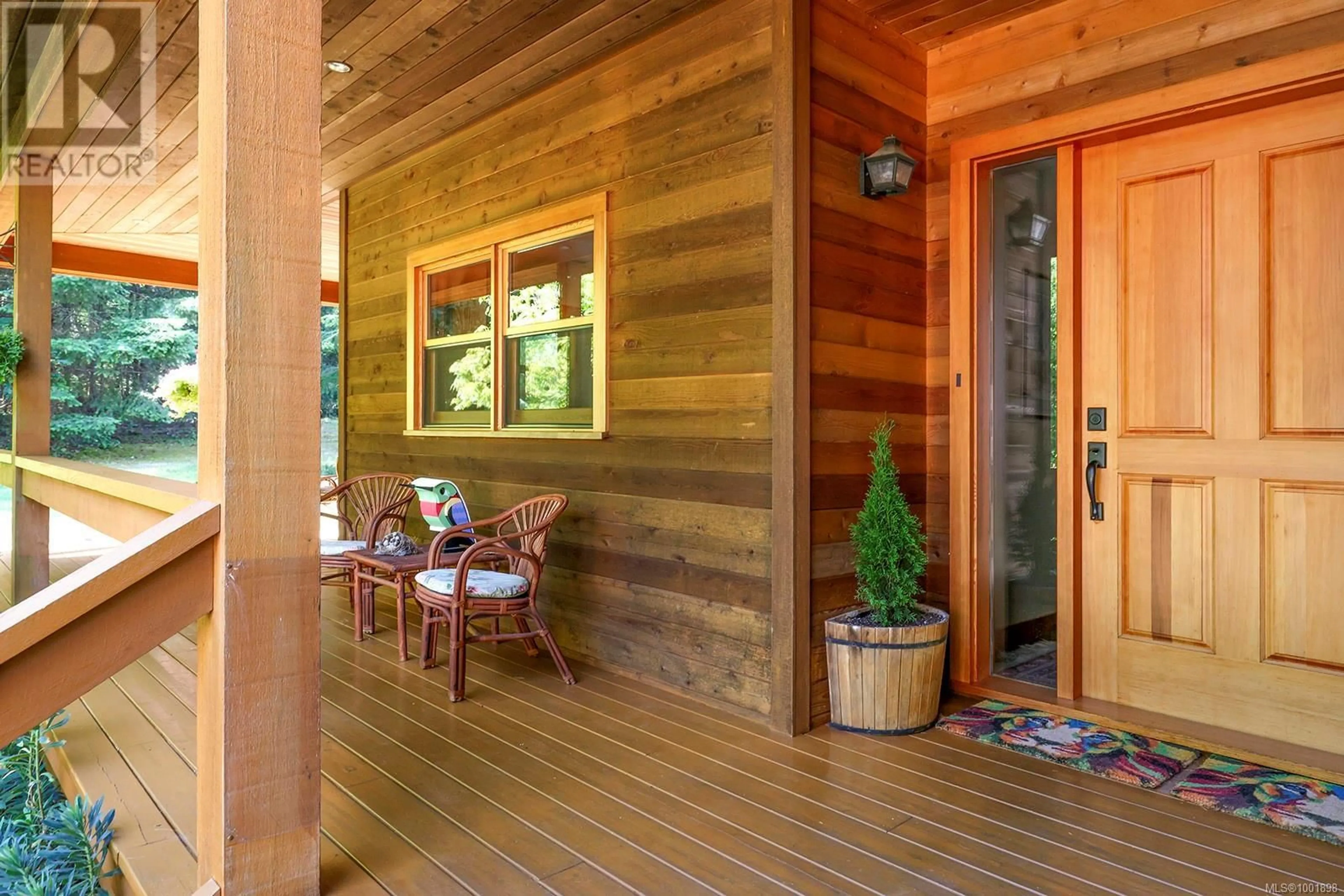 Indoor entryway for 1645 LEA SMITH ROAD, Hornby Island British Columbia V0R1Z0
