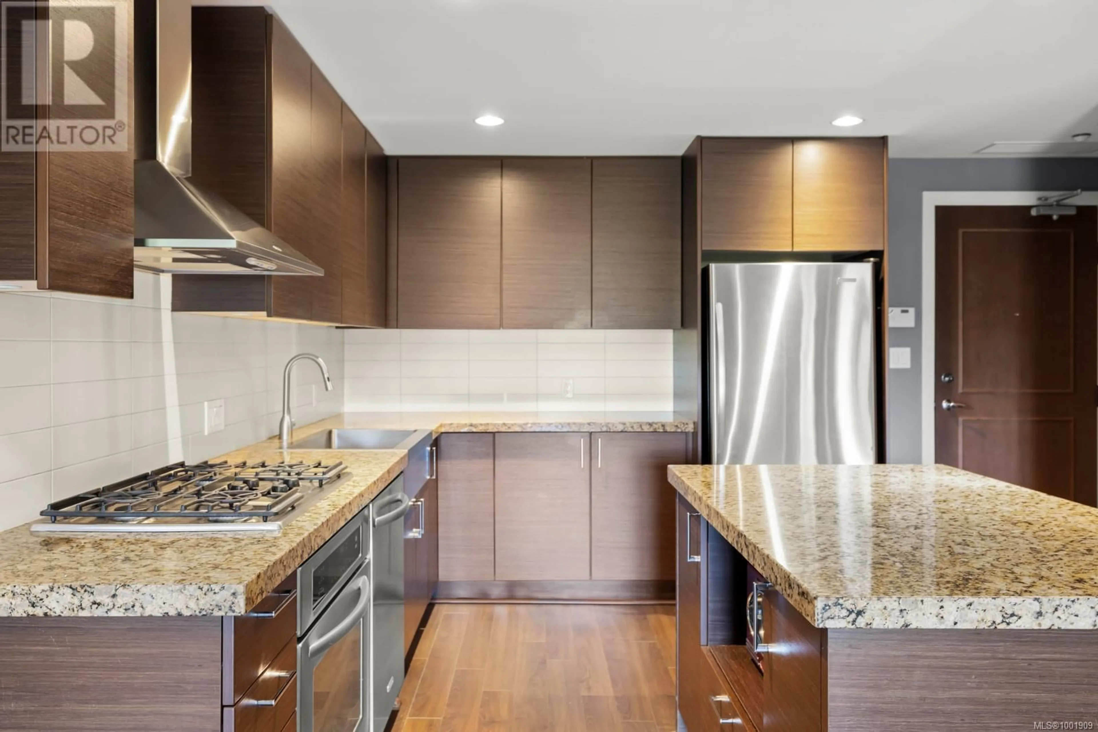 Contemporary kitchen, unknown for 719 - 1400 LYNBURNE PLACE, Langford British Columbia V9B0A4