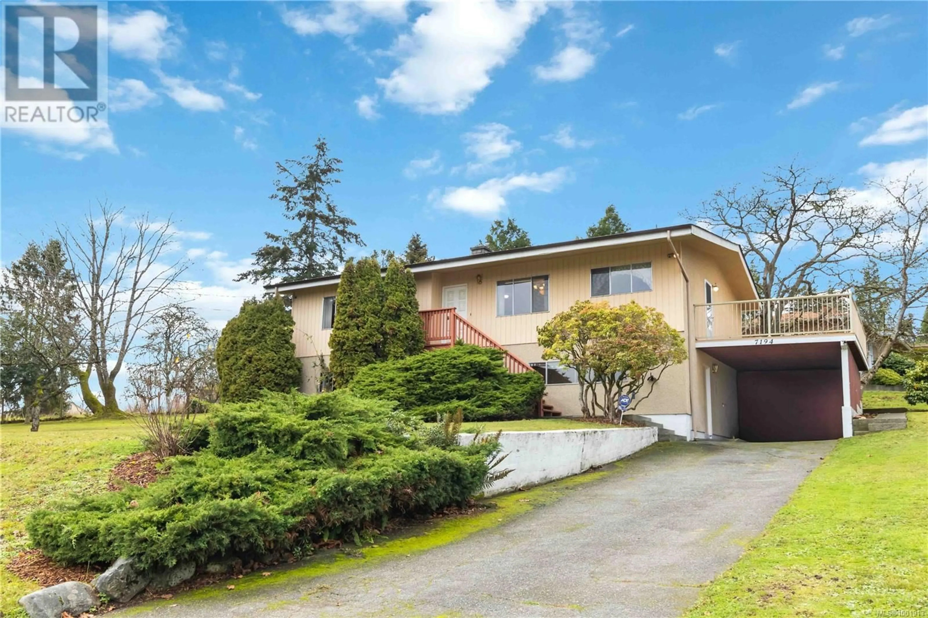 A pic from outside/outdoor area/front of a property/back of a property/a pic from drone, street for 7194 VEYANESS ROAD, Central Saanich British Columbia V8M1M2