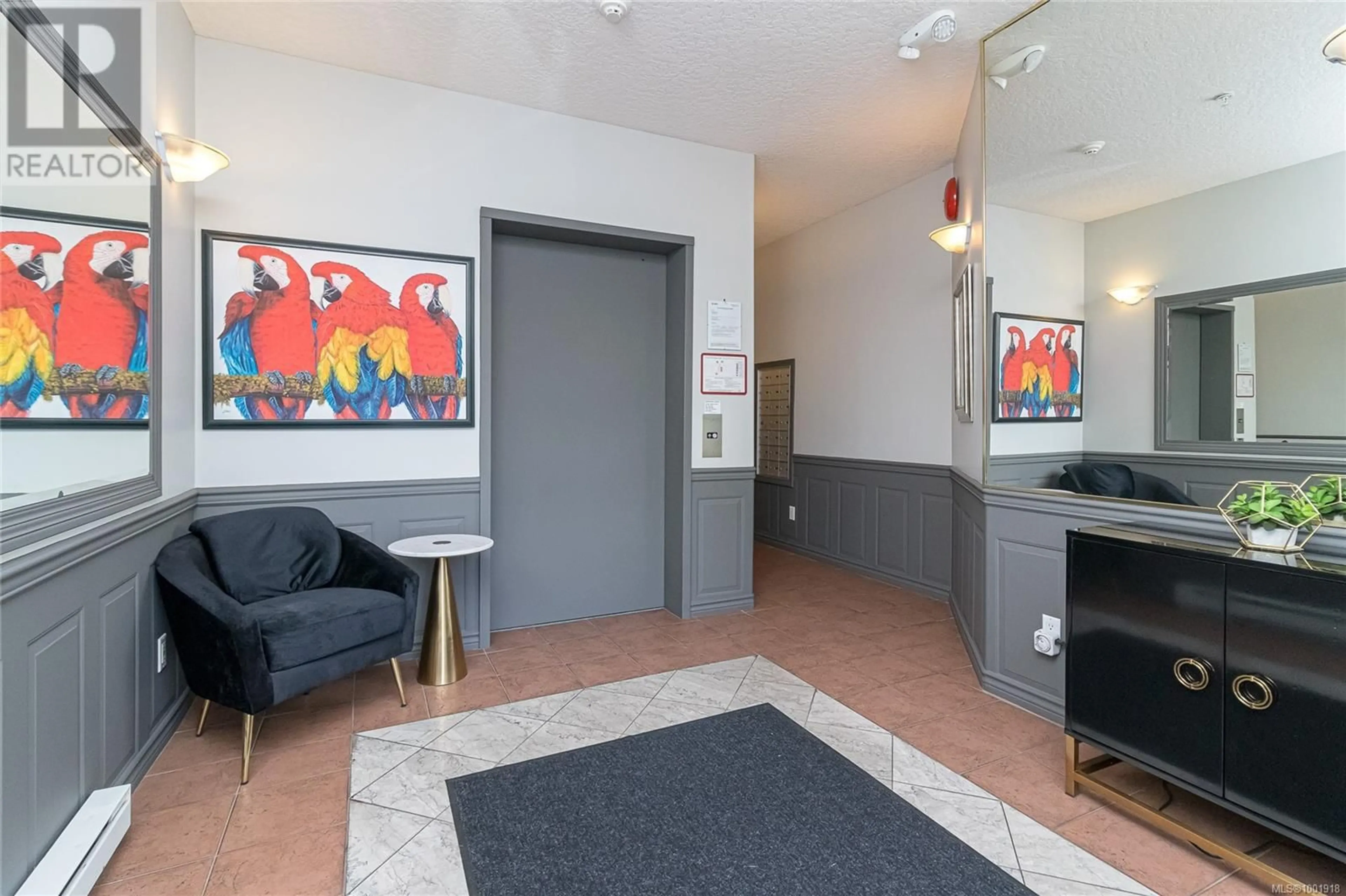 Indoor foyer for 201 - 2278 JAMES WHITE BOULEVARD, Sidney British Columbia V8L1Z4