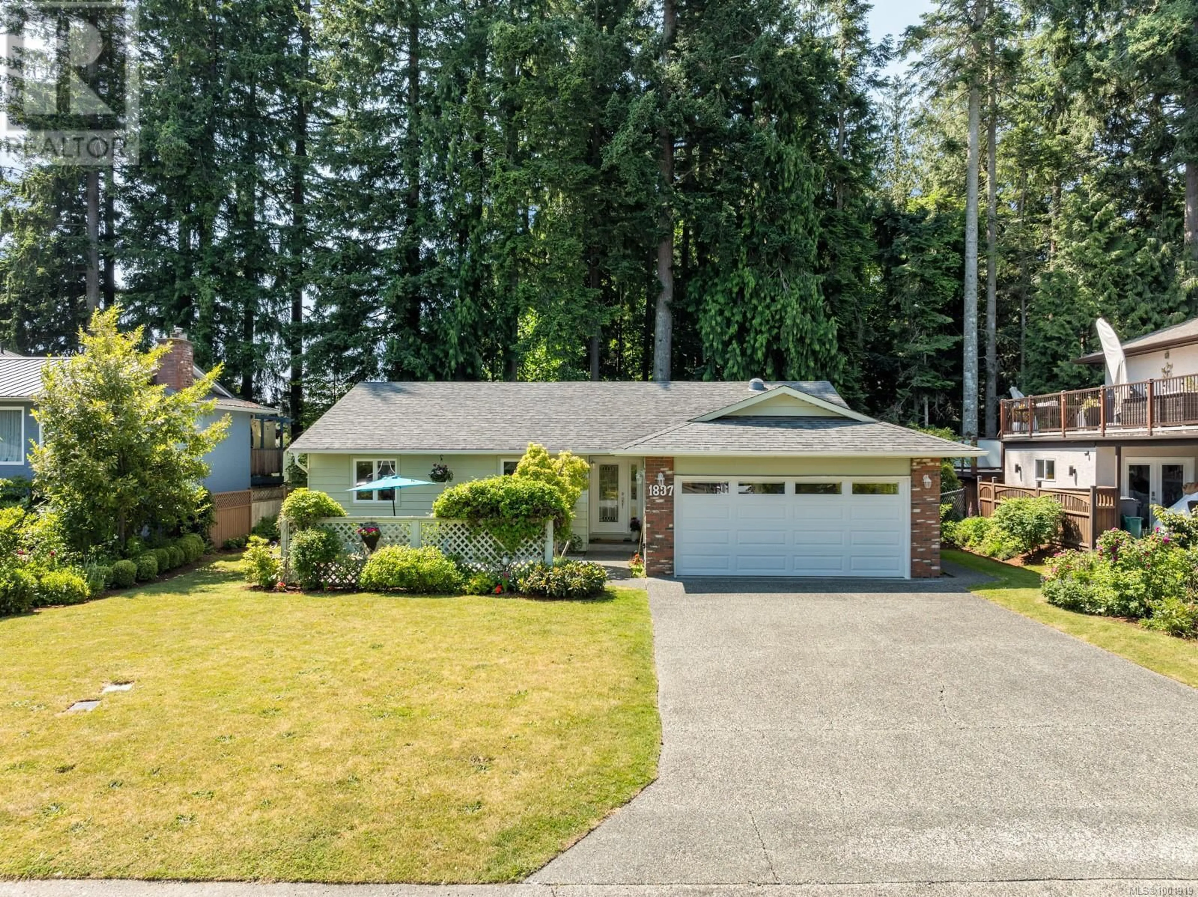 A pic from outside/outdoor area/front of a property/back of a property/a pic from drone, street for 1837 PASTEL CRESCENT, Central Saanich British Columbia V8M1N6