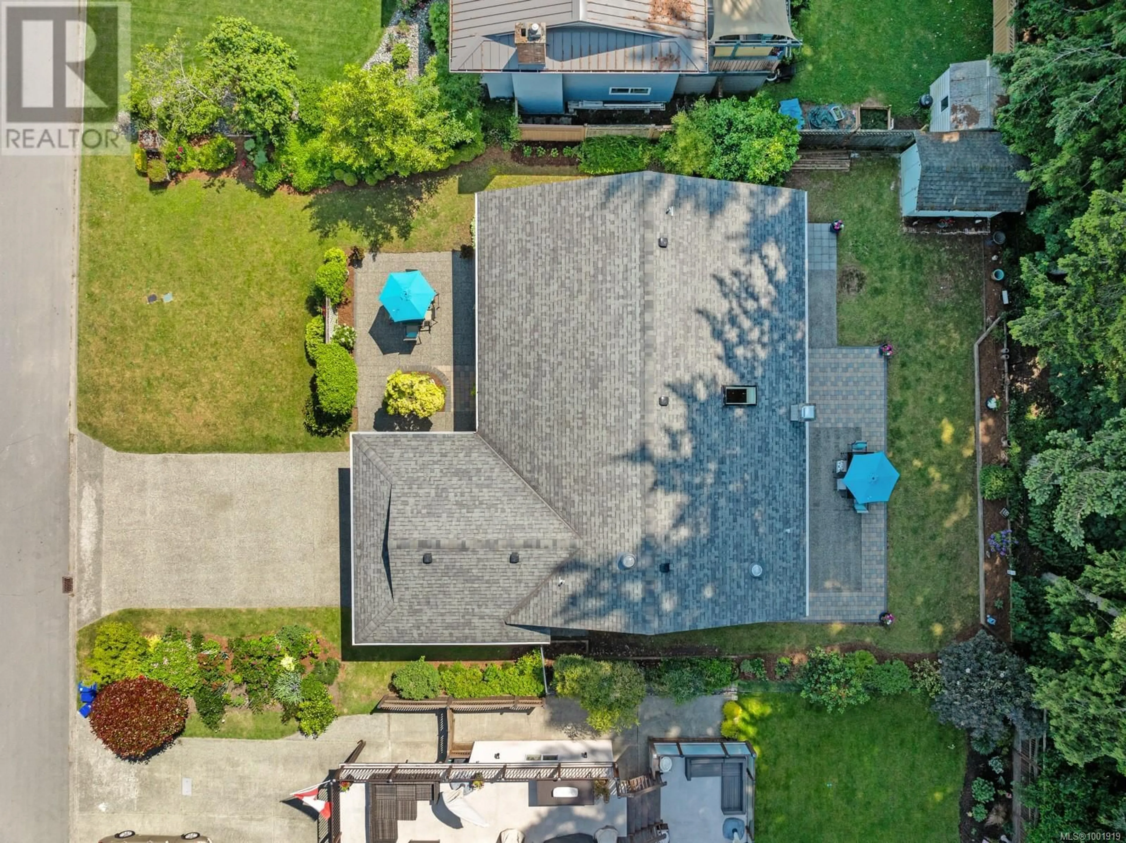 A pic from outside/outdoor area/front of a property/back of a property/a pic from drone, street for 1837 PASTEL CRESCENT, Central Saanich British Columbia V8M1N6
