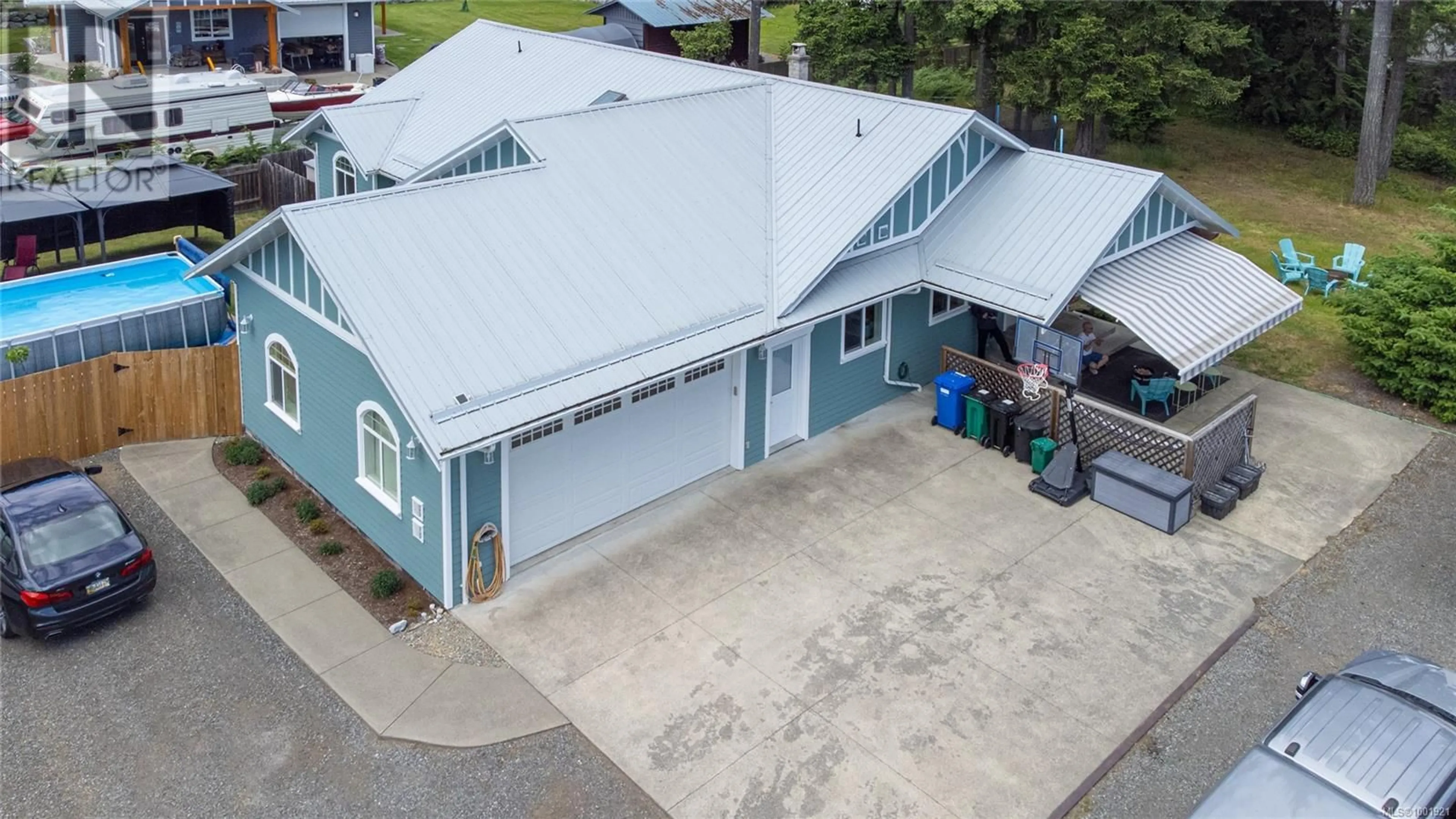 A pic from outside/outdoor area/front of a property/back of a property/a pic from drone, building for 1185 HUTCHINSON ROAD, Cobble Hill British Columbia V8H0H5
