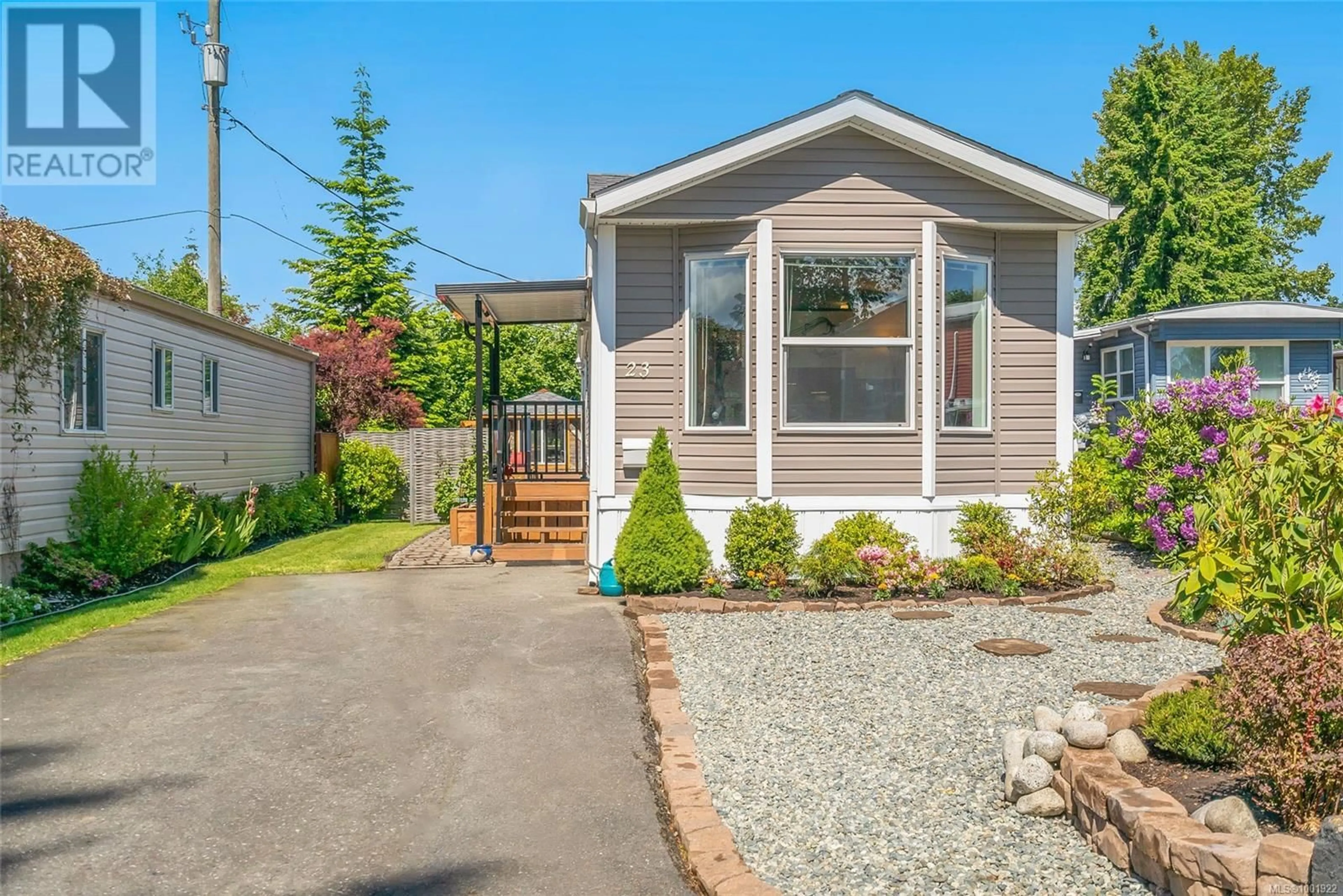 Home with vinyl exterior material, street for 23 - 80 FIFTH STREET, Nanaimo British Columbia V9R1N1